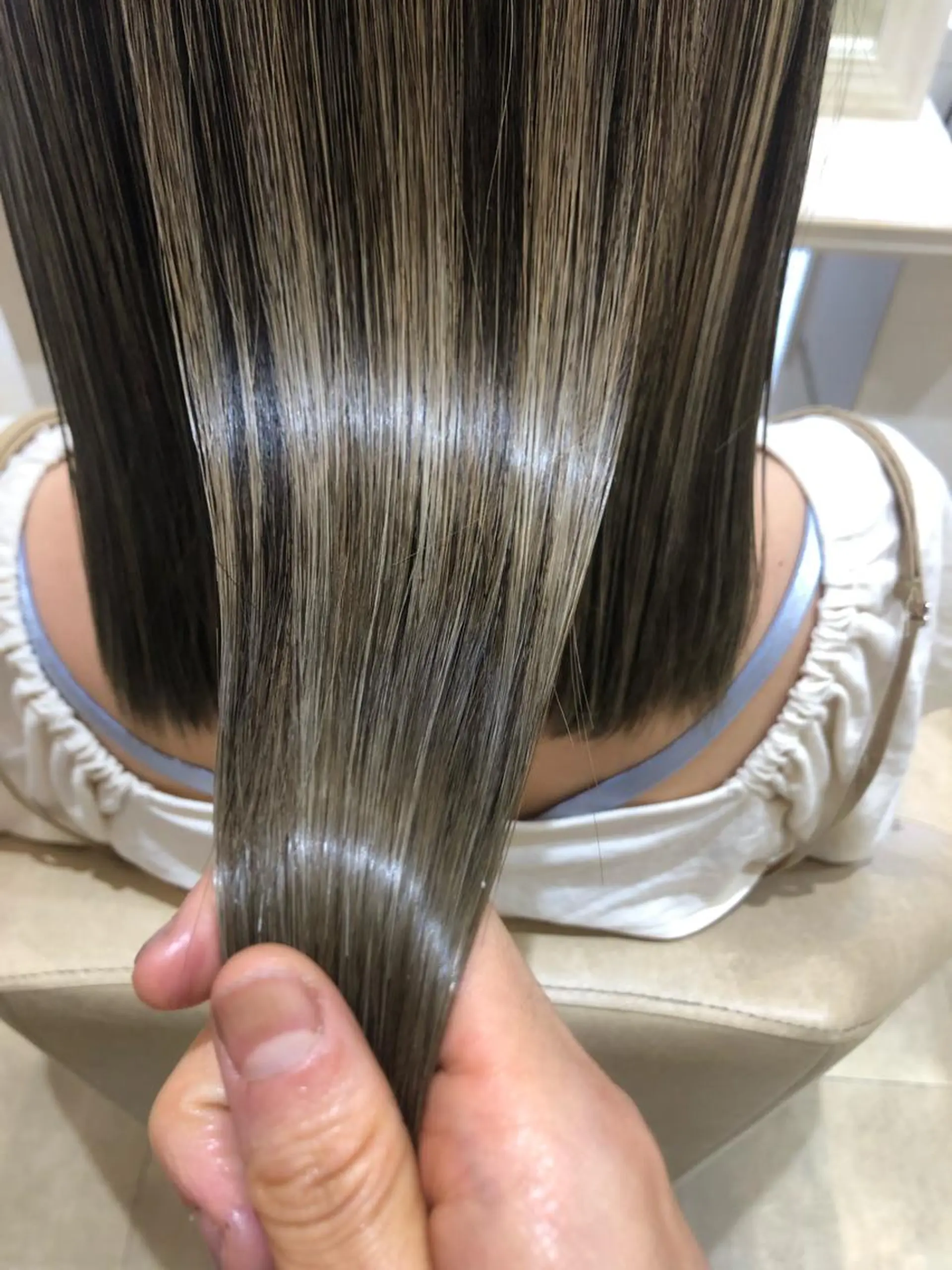 セミロング izumi （いずみ）のヘアスタイル