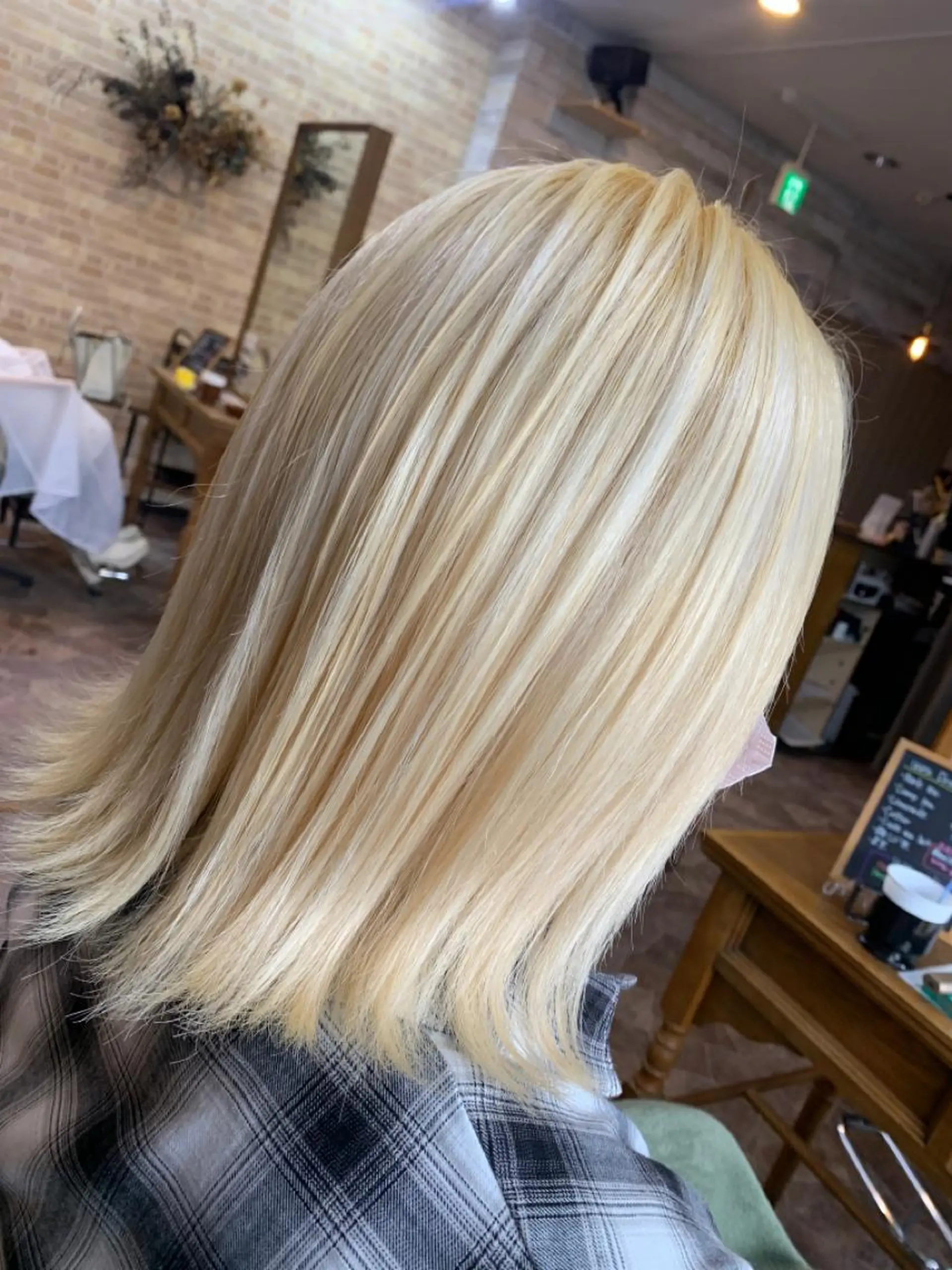 ミディアム Lilly 中谷友里のヘアスタイル
