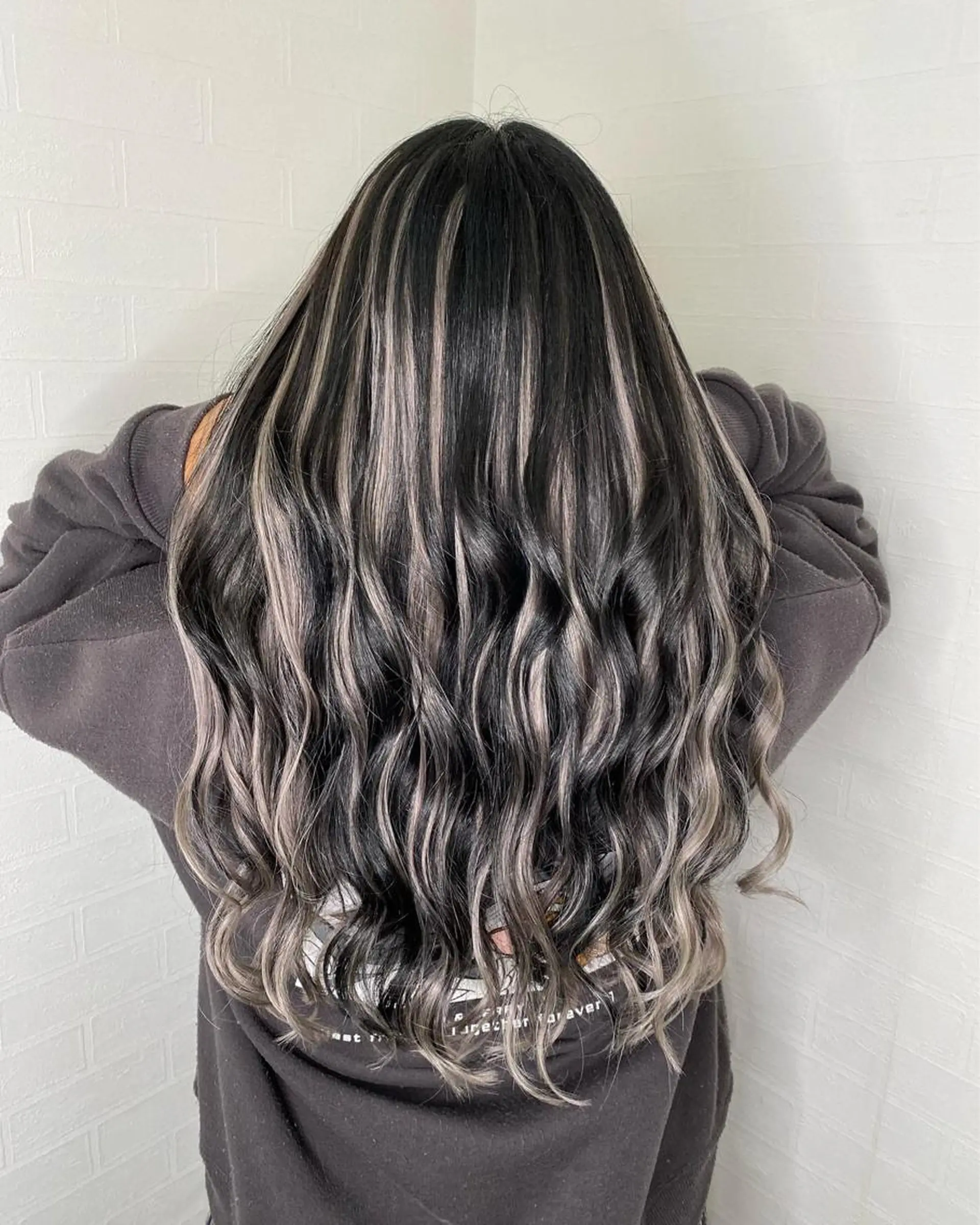 ロング カラー ブリーチカラー特化 U-topia小島のヘアスタイル