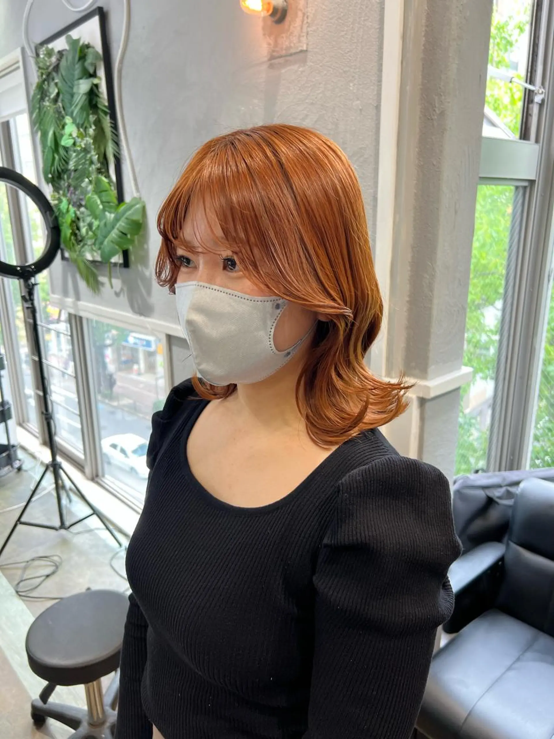 ミディアム オレンジブラウン ヘアカラー maya レイヤーカットのヘアスタイル