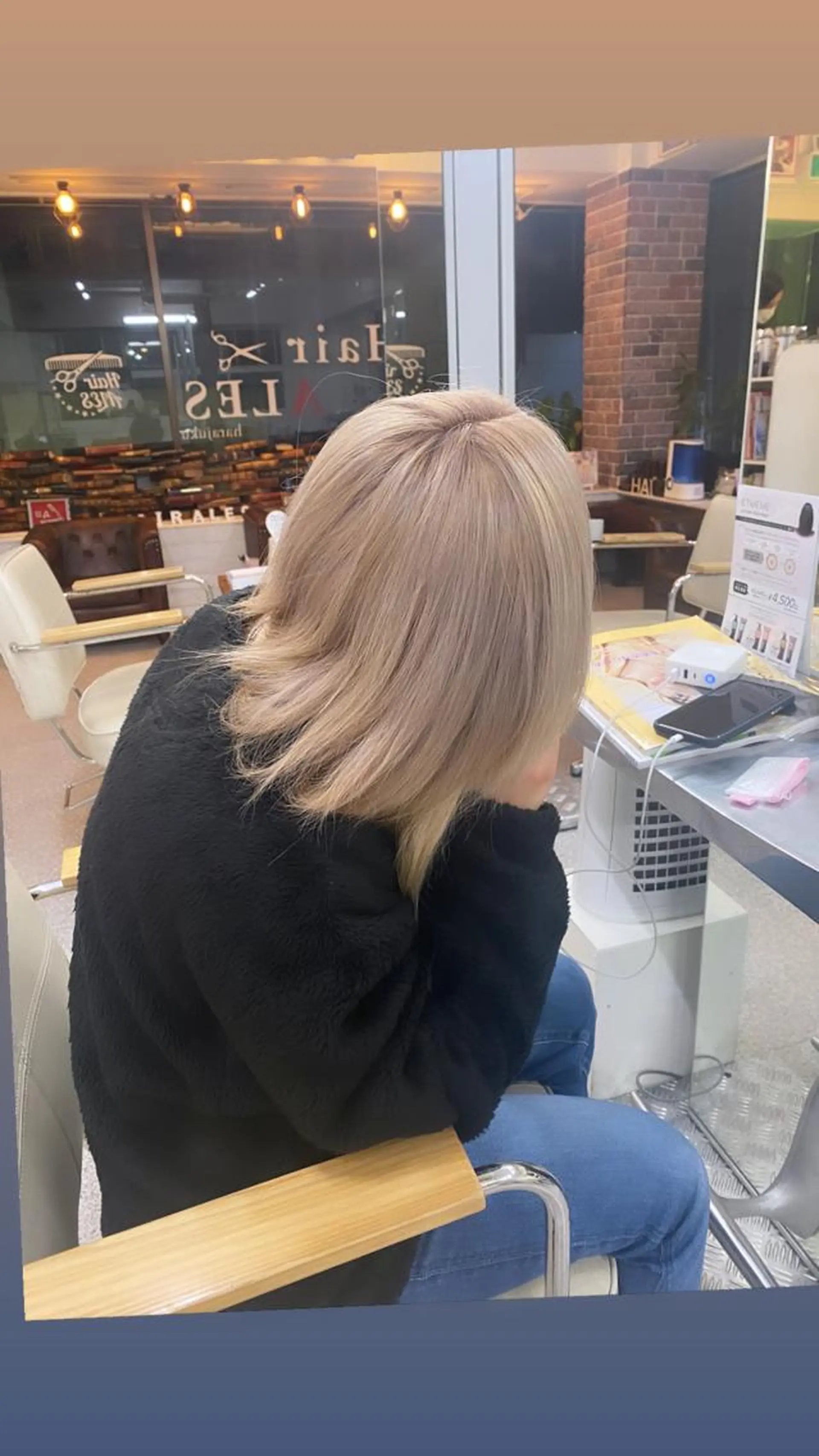 ミディアム カラー ブリーチ カット ヘアカラー トリートメント レイヤーウルフ エクステ磯部のヘアスタイル