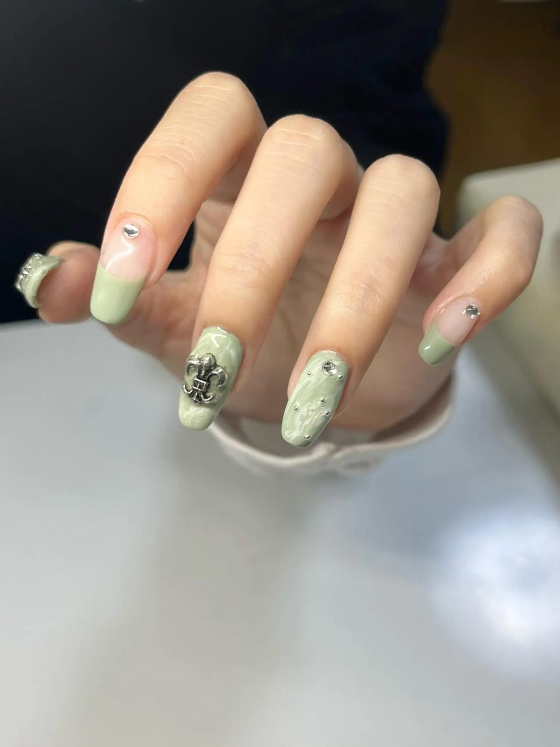 ネイル ストーンネイル キンジョウ ハルナのネイルデザイン