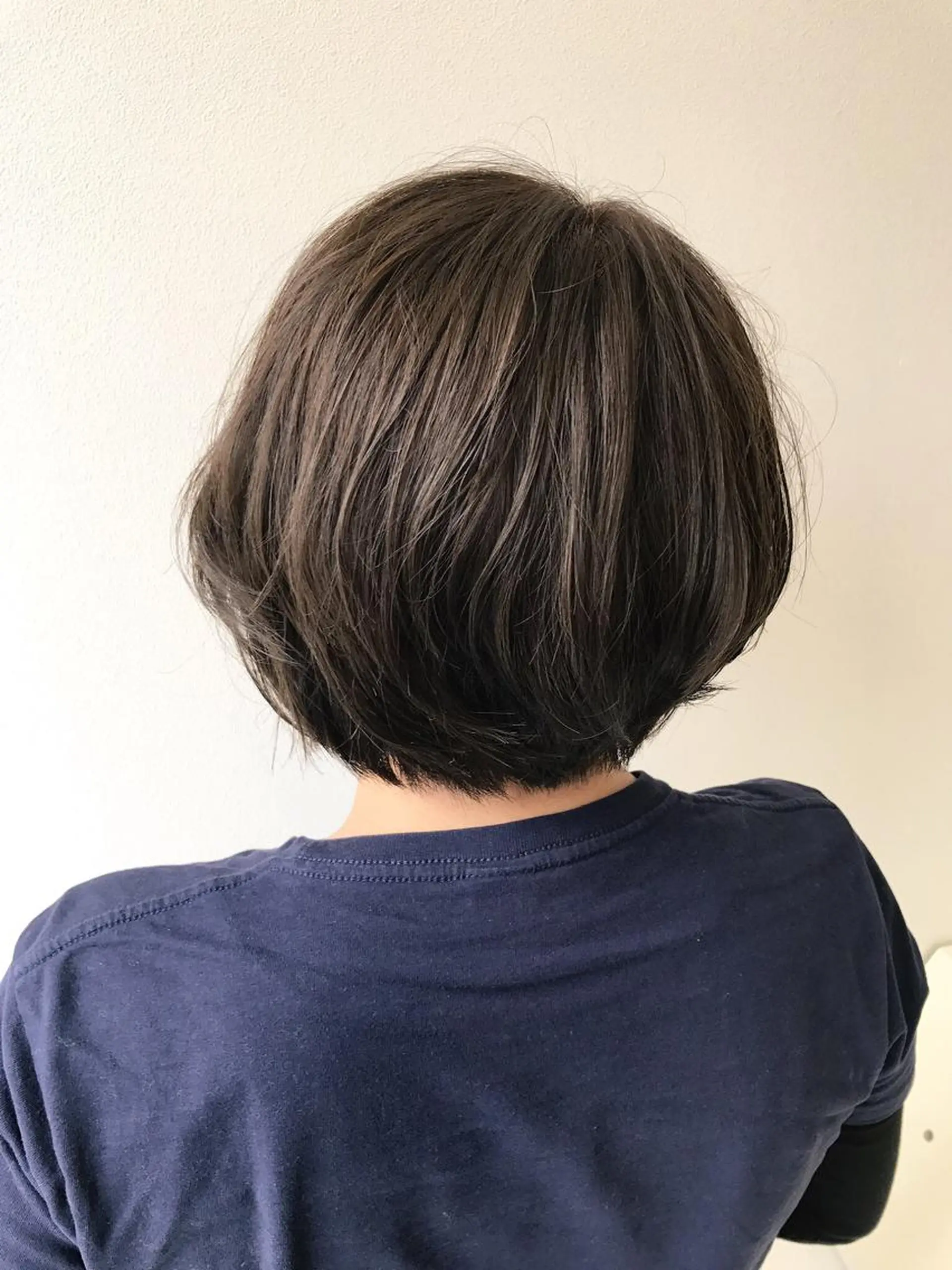 ショート カラー アッシュ 岡本 智次のヘアスタイル