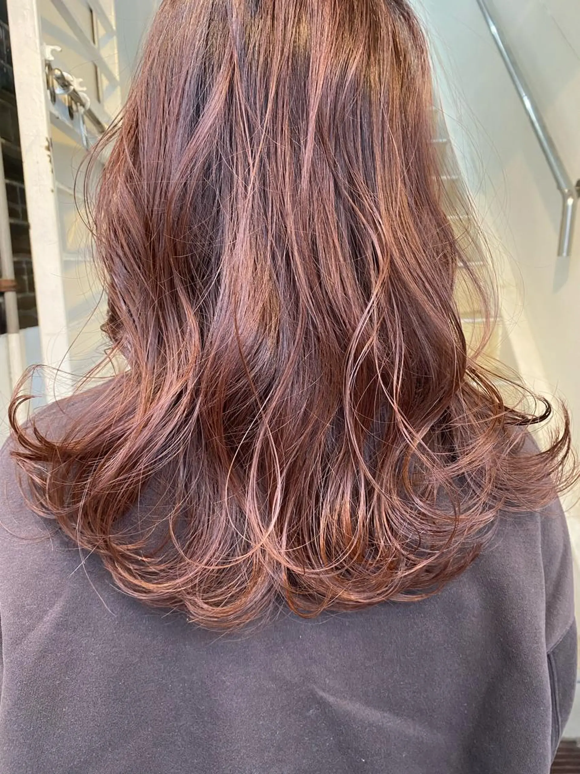 セミロング カラー ラベンダーカラー ピンクカラー ピンクラベンダー カット ヘアカラー トリートメント ツキノキ ミナのヘアスタイル