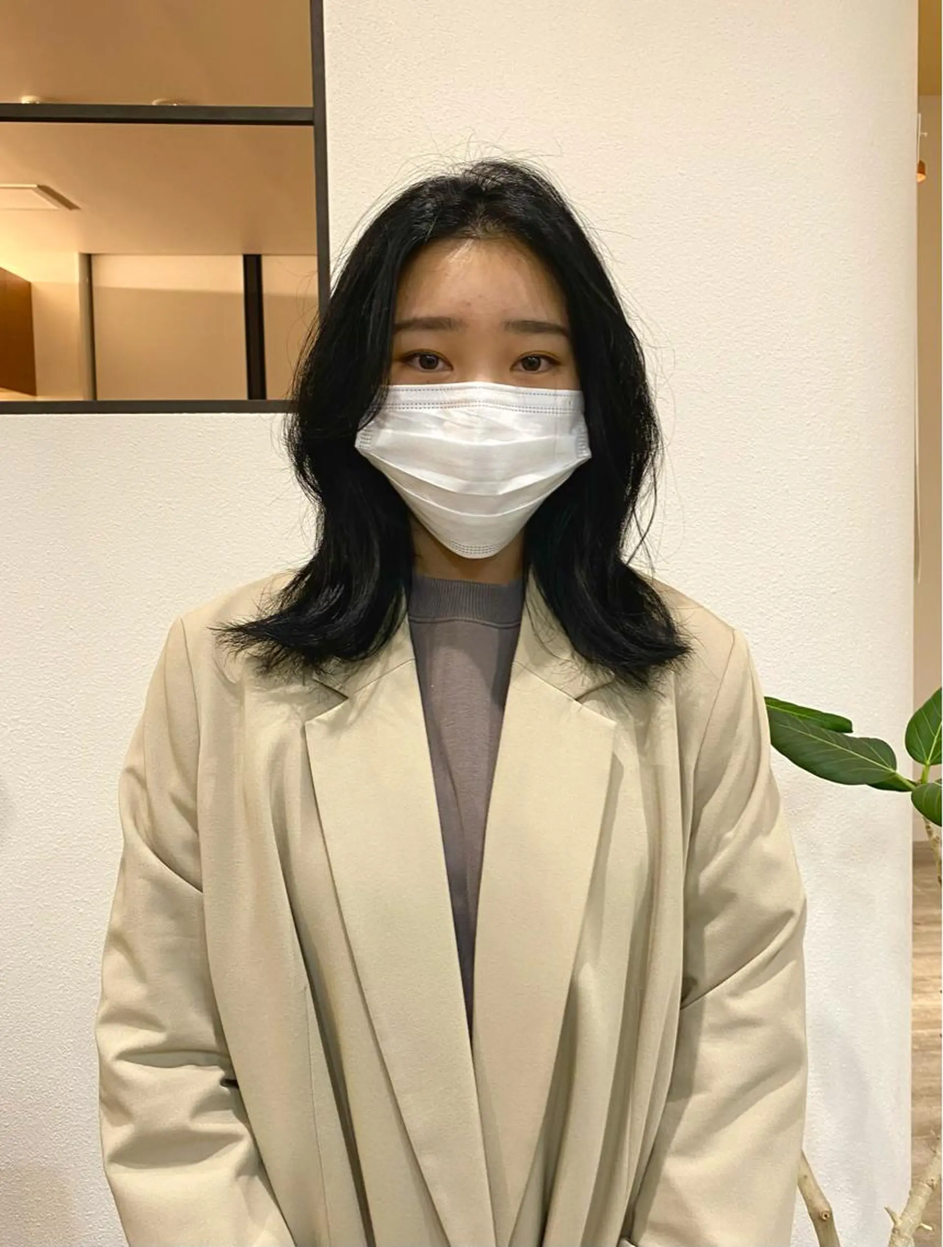 ミディアム カラー 黒髪 ブルーカラー ブルーブラック 韓国風ヘア ショート& パーマ　坂本のヘアスタイル