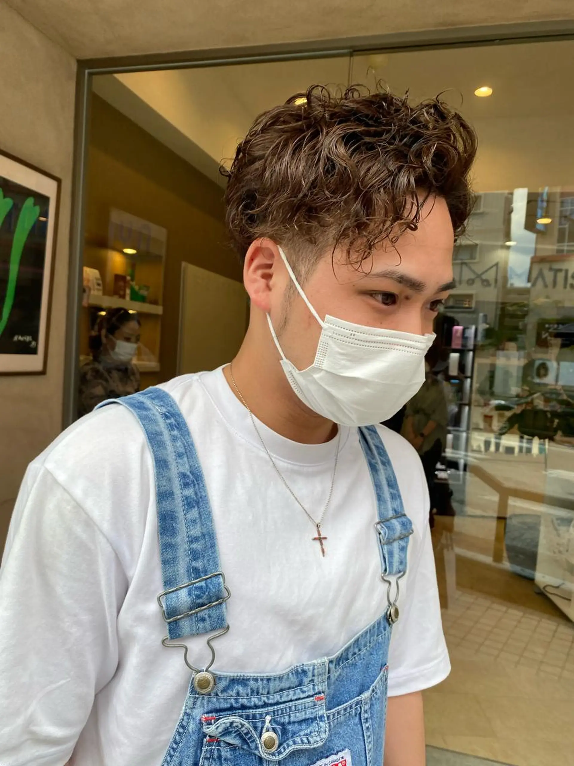 ショート カラー パーマ ヘアアレンジ メンズ キッズ ネイル マツエク・マツパ メンズブリーチ メンズハイトーン メンズパーマ 学生（メンズ向け） ブリーチ カット パーマ 韓国🇰🇷レイヤー カットオリーブカラーのヘアスタイル