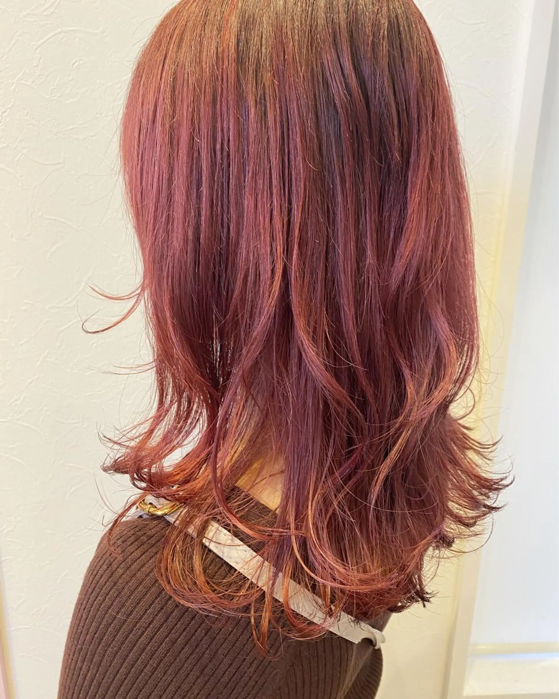 セミロング ハイライト 髪質改善 縮毛矯正 トリートメント 酸熱トリートメント ヘアカラー トリートメント 中川 勝友のヘアスタイル