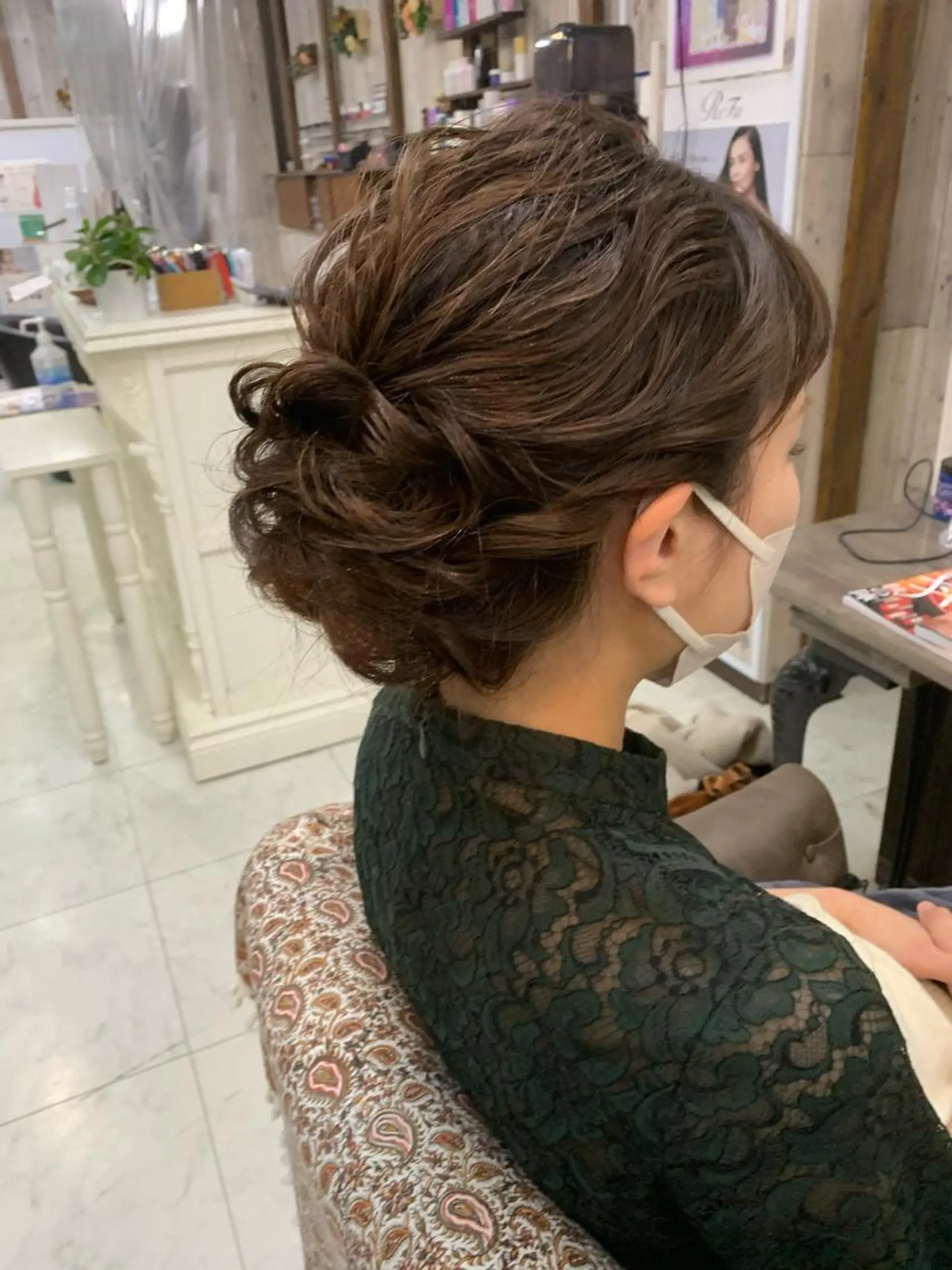 ヘアアレンジ ヘアセット ハイトーン Arphyのヘアスタイル