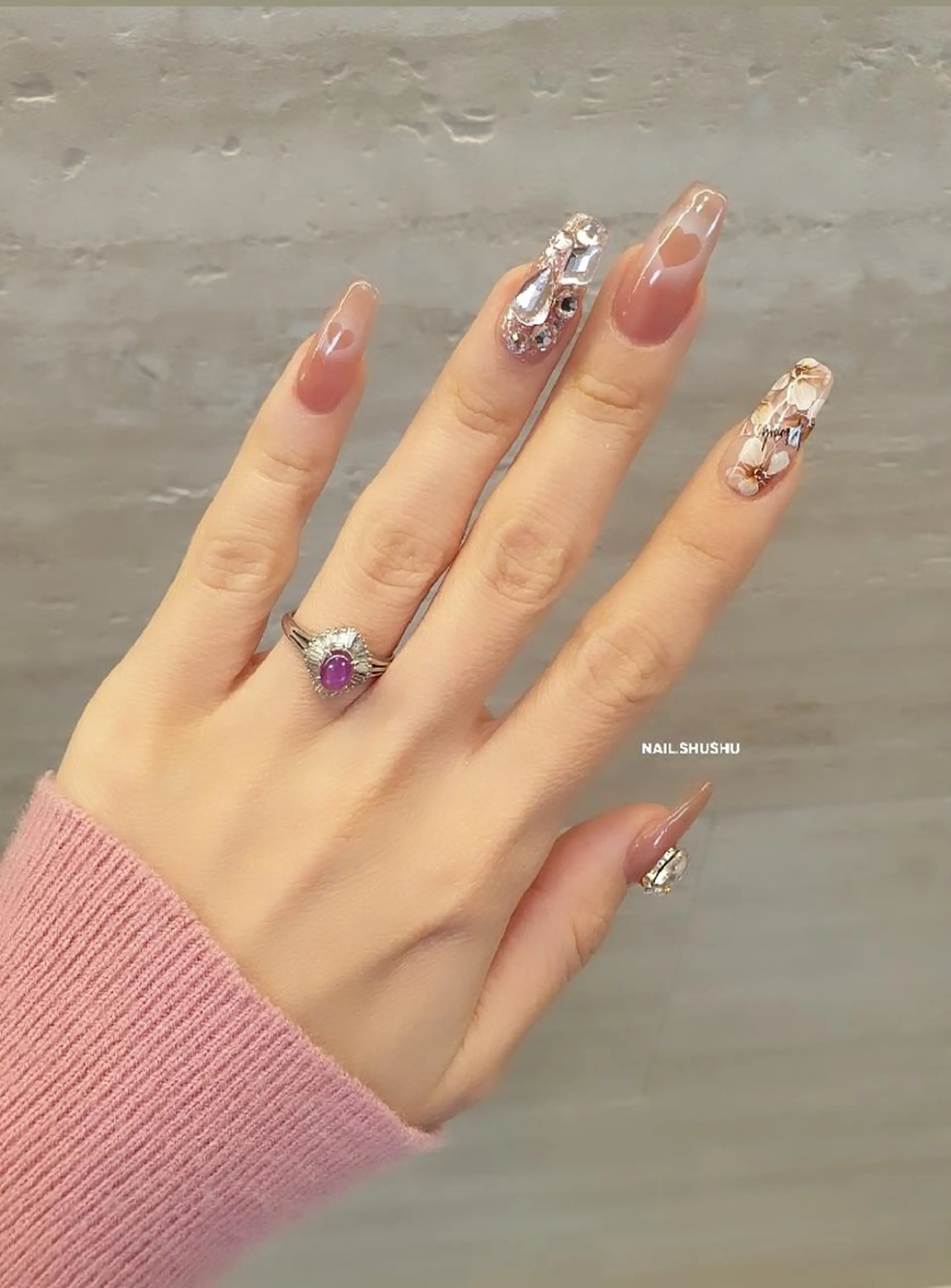 ネイル 持ち込み ニュアンスネイル ワンカラーネイル シンプルネイル バレンタイン 3dパーツ/流行り 👧shushu❤️のネイルデザイン