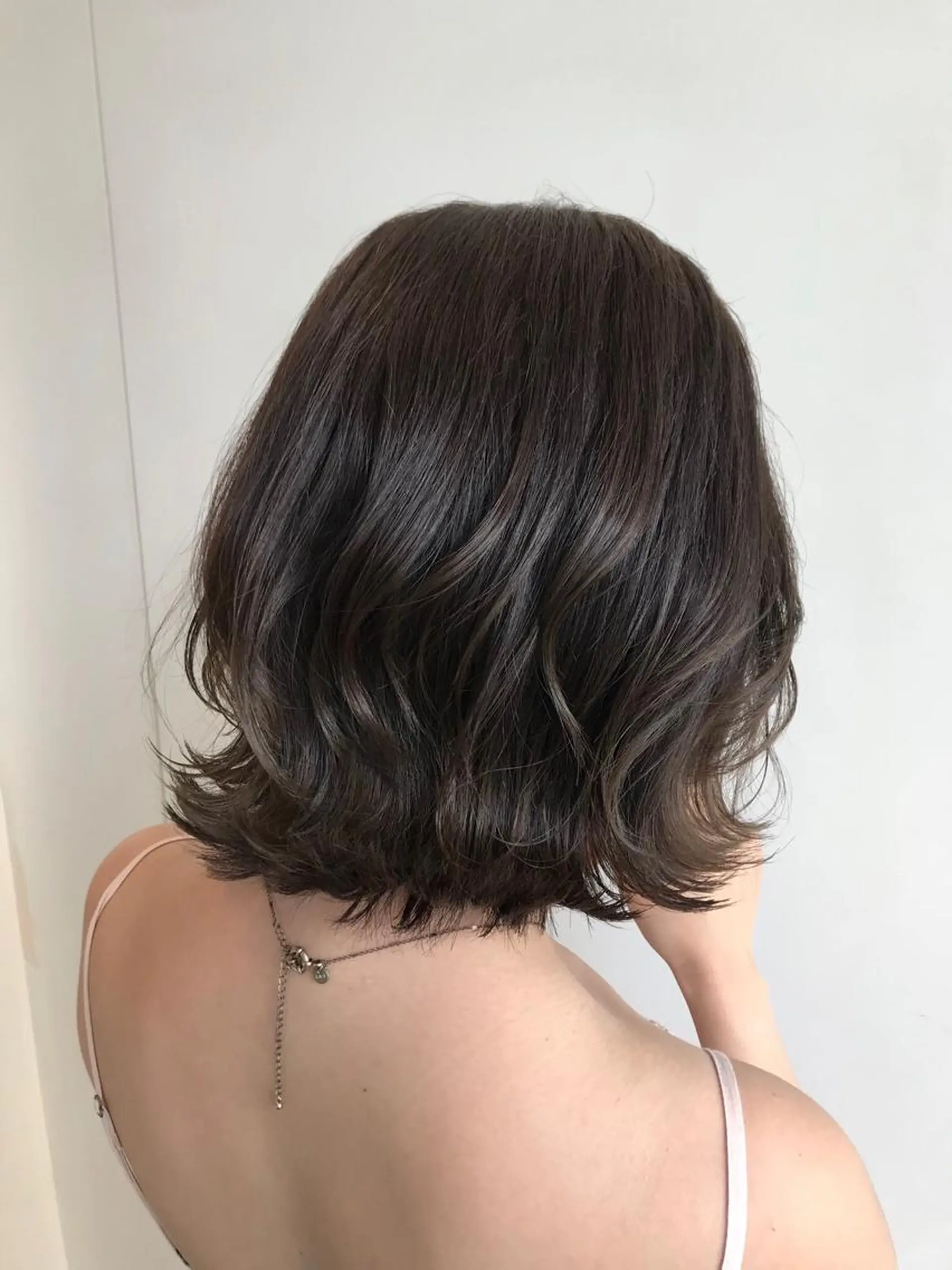 ショート カラー グレージュ 外ハネヘア 中塚 義人のヘアスタイル