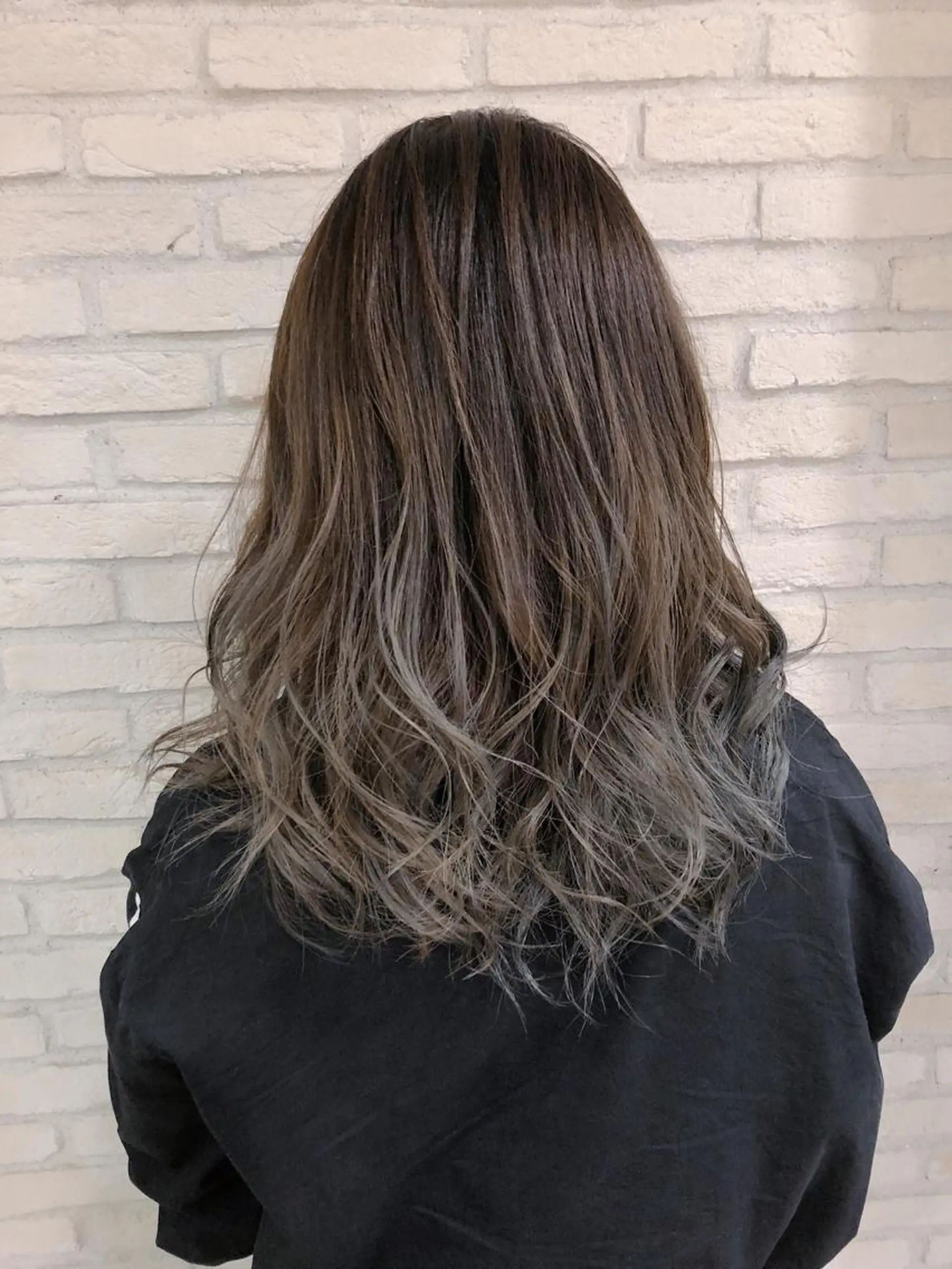 セミロング カラー グラデーションカラー HAUS 片山みほのヘアスタイル
