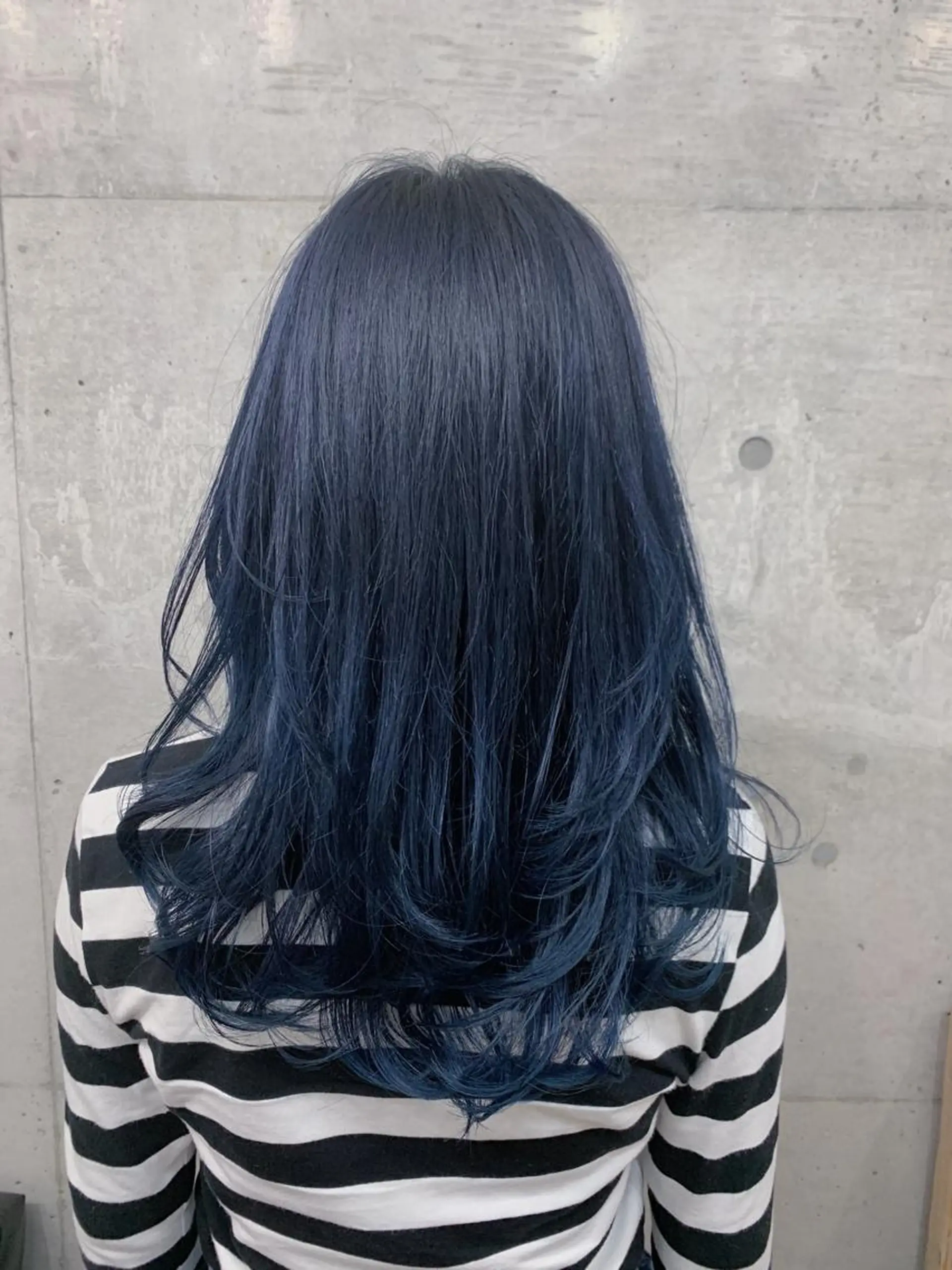 ミディアム カラー 切りっぱなしボブ アディクシーカラー ブリーチ ブルーカラー ブルージュ 松本 和之のエステ・リラクイメージ