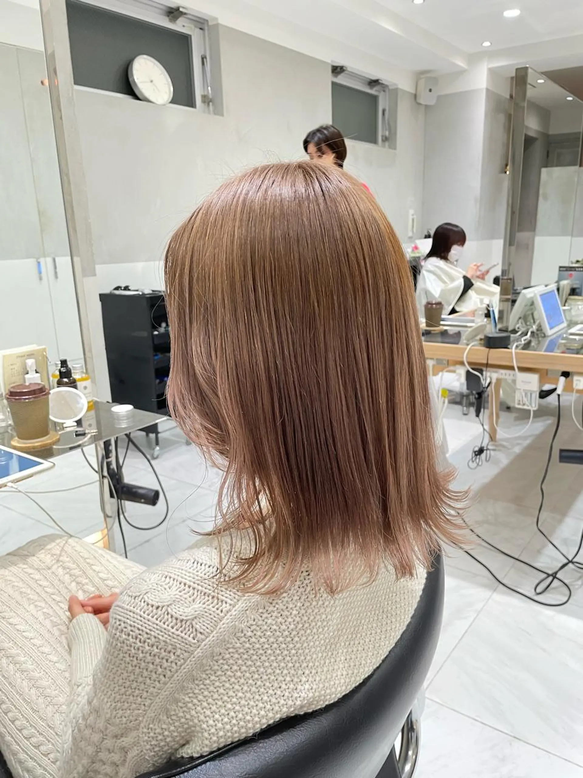 セミロング オリーブ カラー✨有坂映哉のヘアスタイル