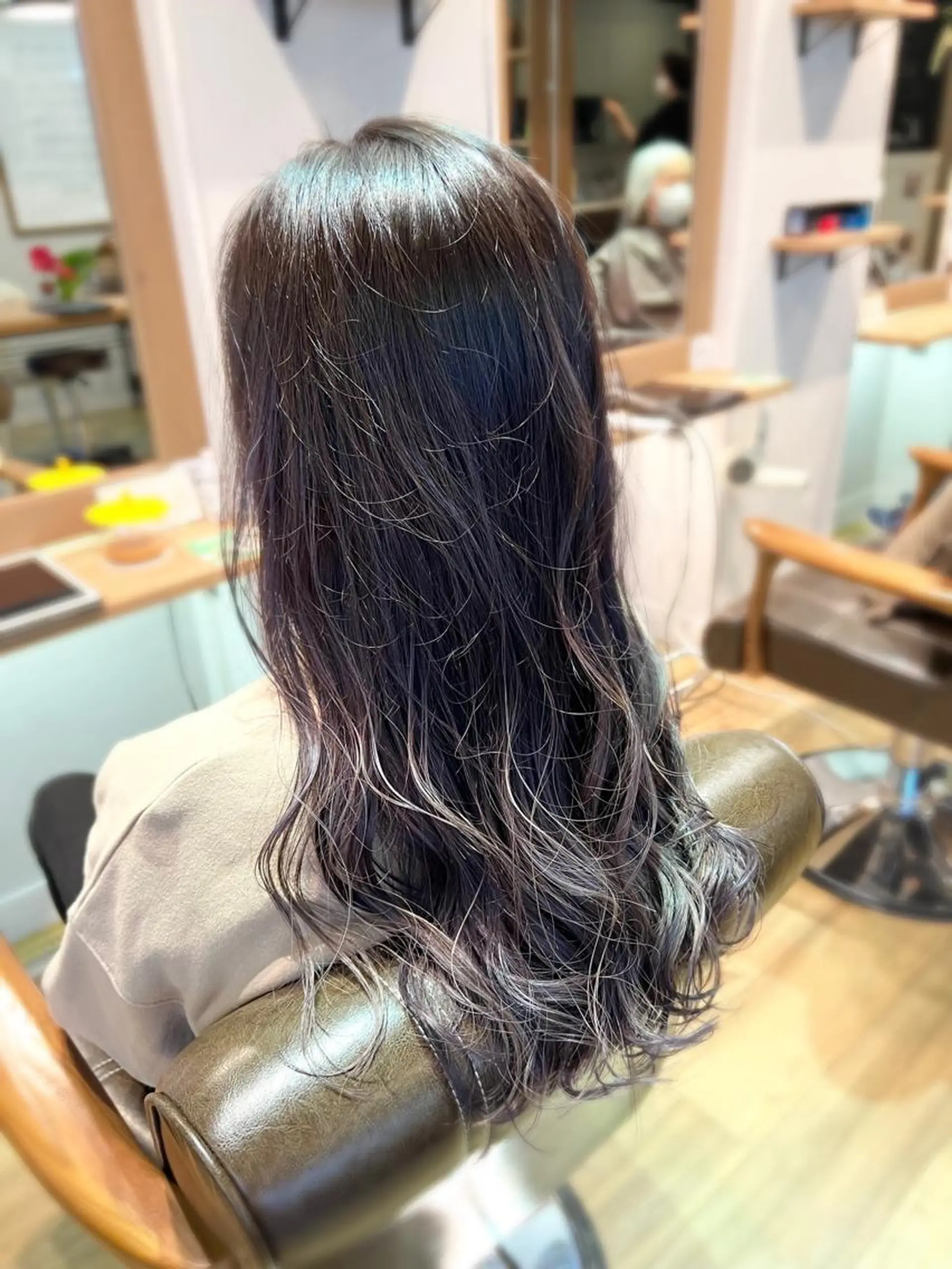 ロング カラー アッシュ バレイヤージュ 透明感カラー ラベンダーカラー ラベンダーアッシュ 堀 望美のヘアスタイル