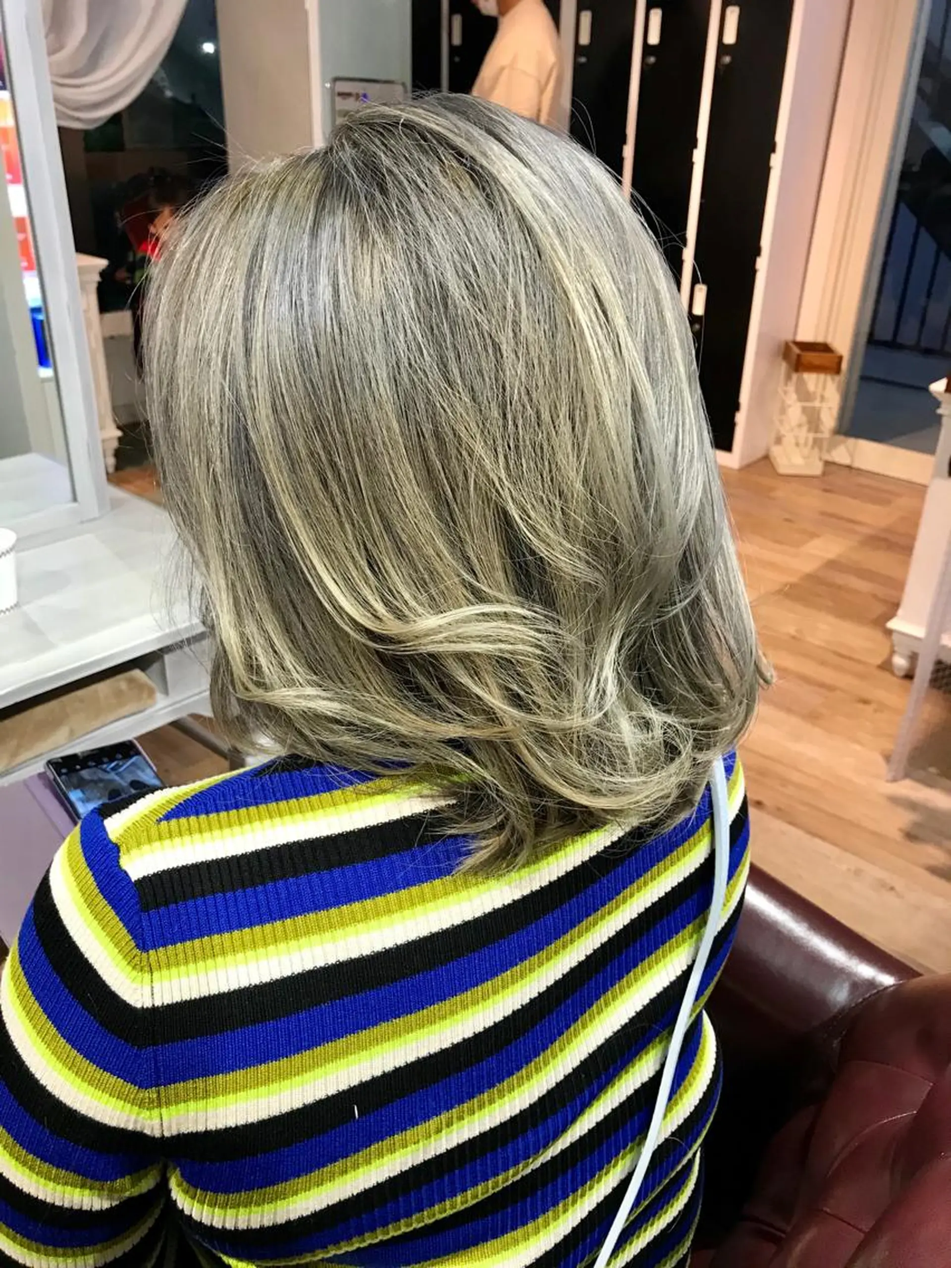 セミロング カラー シルバー ホワイトシルバー Afinar　 tomoのヘアスタイル