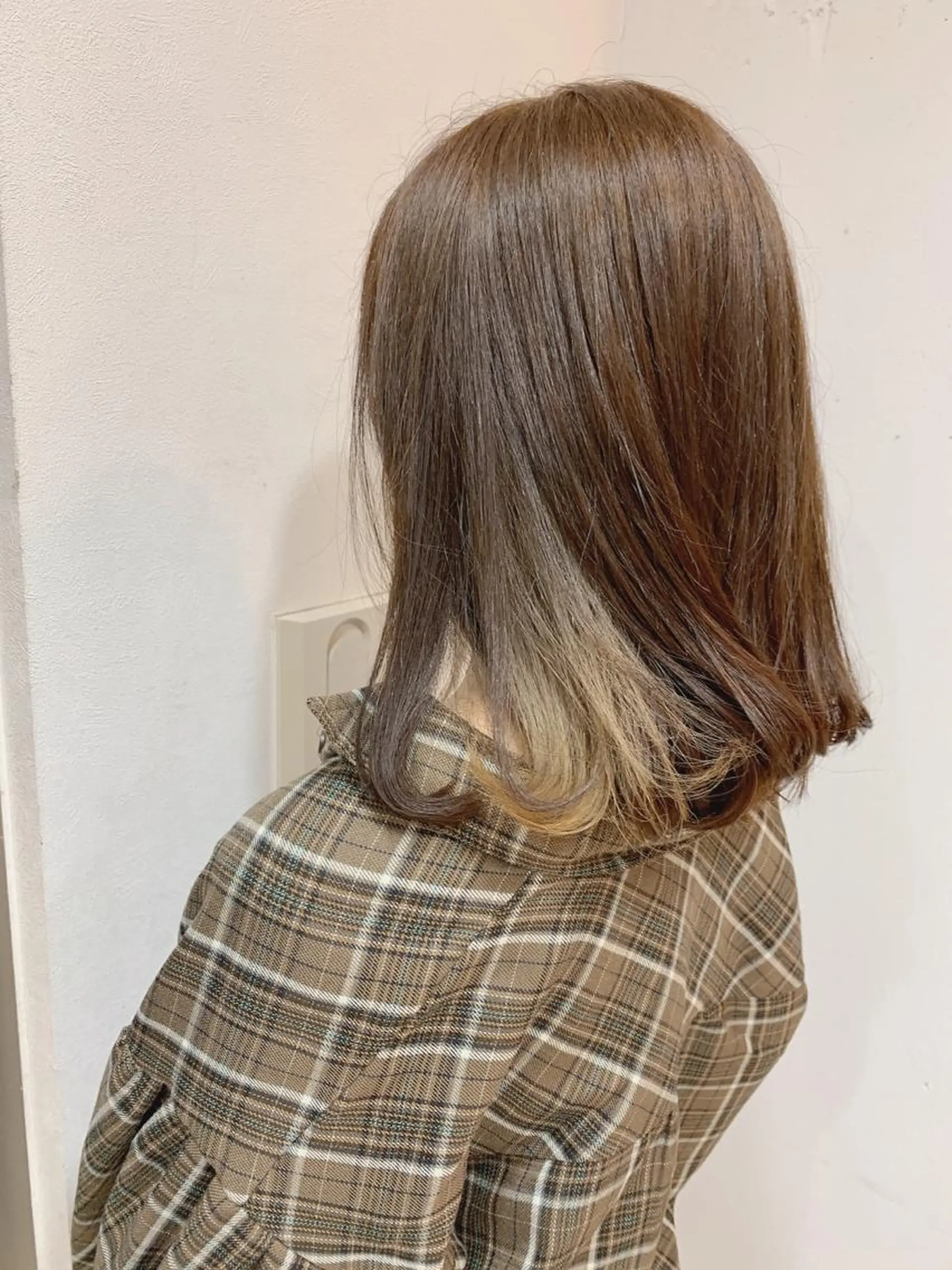 セミロング カラー 白髪ぼかしハイライト 柳川拓哉のヘアスタイル