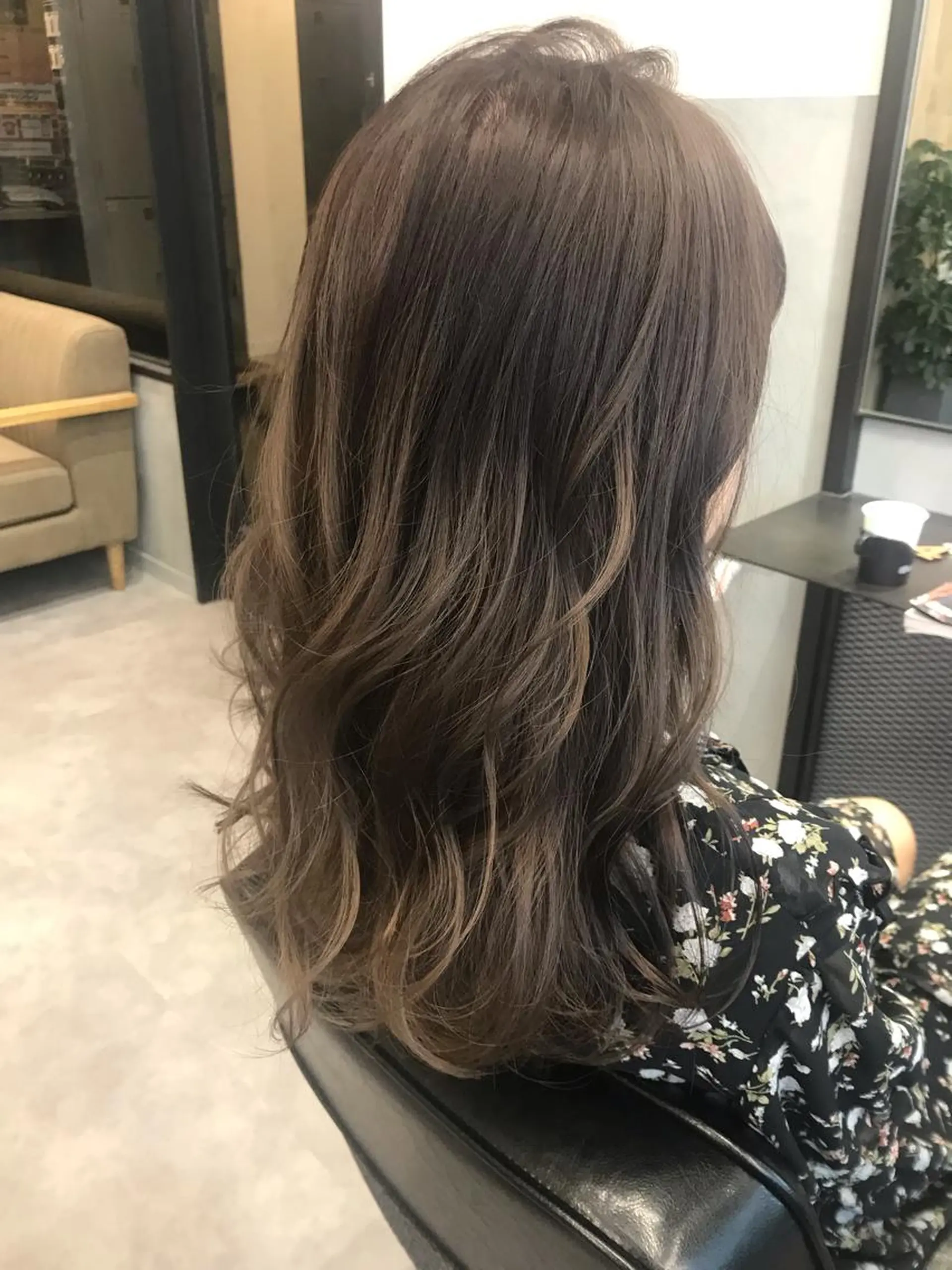 ミディアム ヘアカラー トリートメント 色気レイヤー& ショートはお任せ🌟のヘアスタイル