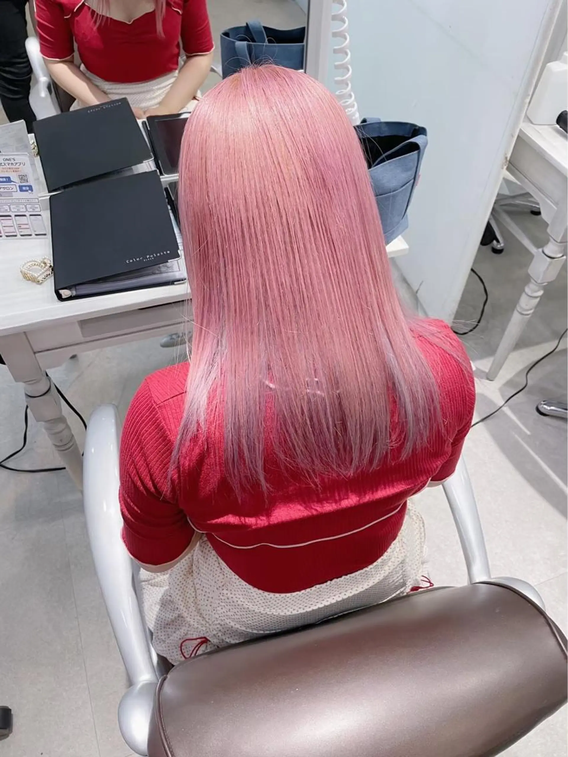 セミロング カラー ヘアアレンジ アッシュ アッシュグレー アッシュグレージュ バレイヤージュ ミストバング Bob＆ハイトーン 専門家CHIHIROのヘアスタイル