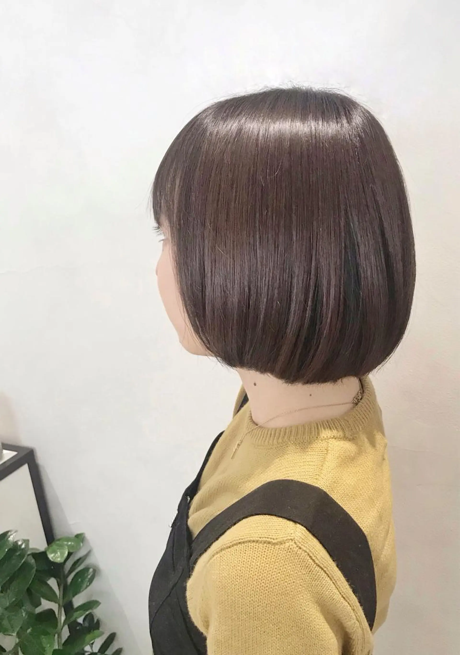 ミディアム カラー ベージュカラー 透明感カラー フォギーベージュ ボブ 予約 停止のヘアスタイル