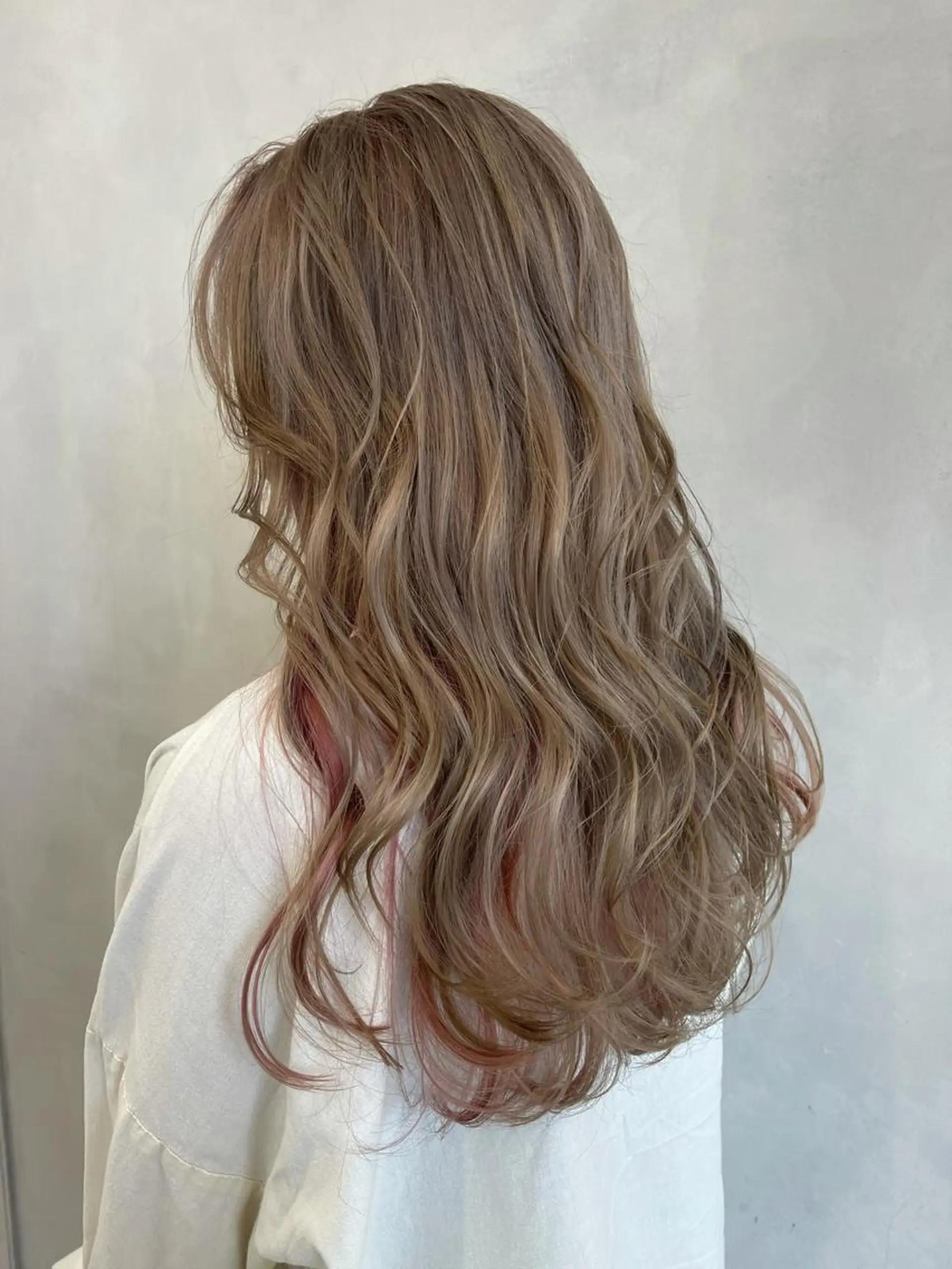 ロング カラー ベージュカラー ミルクティーベージュ ヘアカラー トリートメント 🦋レイヤーカット ミドリカワ🦋のヘアスタイル