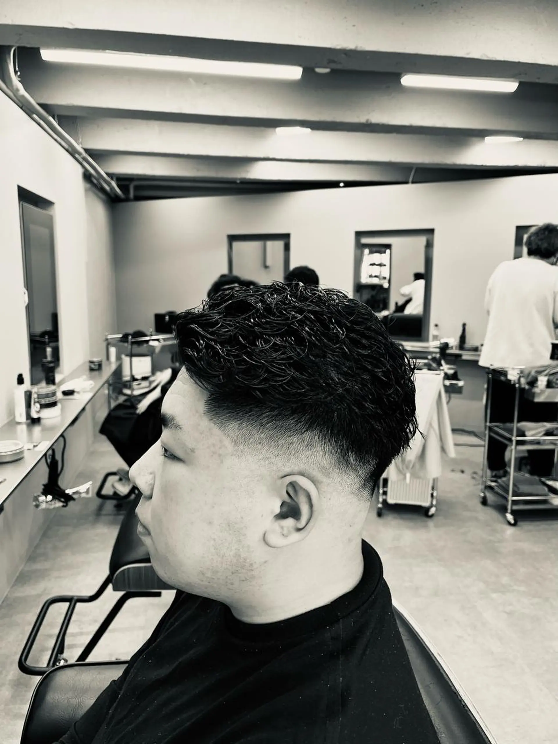 ショート パーマ メンズ センターパート フェードカット マッシュ メンズパーマ メンズツイストパーマ 池袋メンズパーマ フェード純平のヘアスタイル