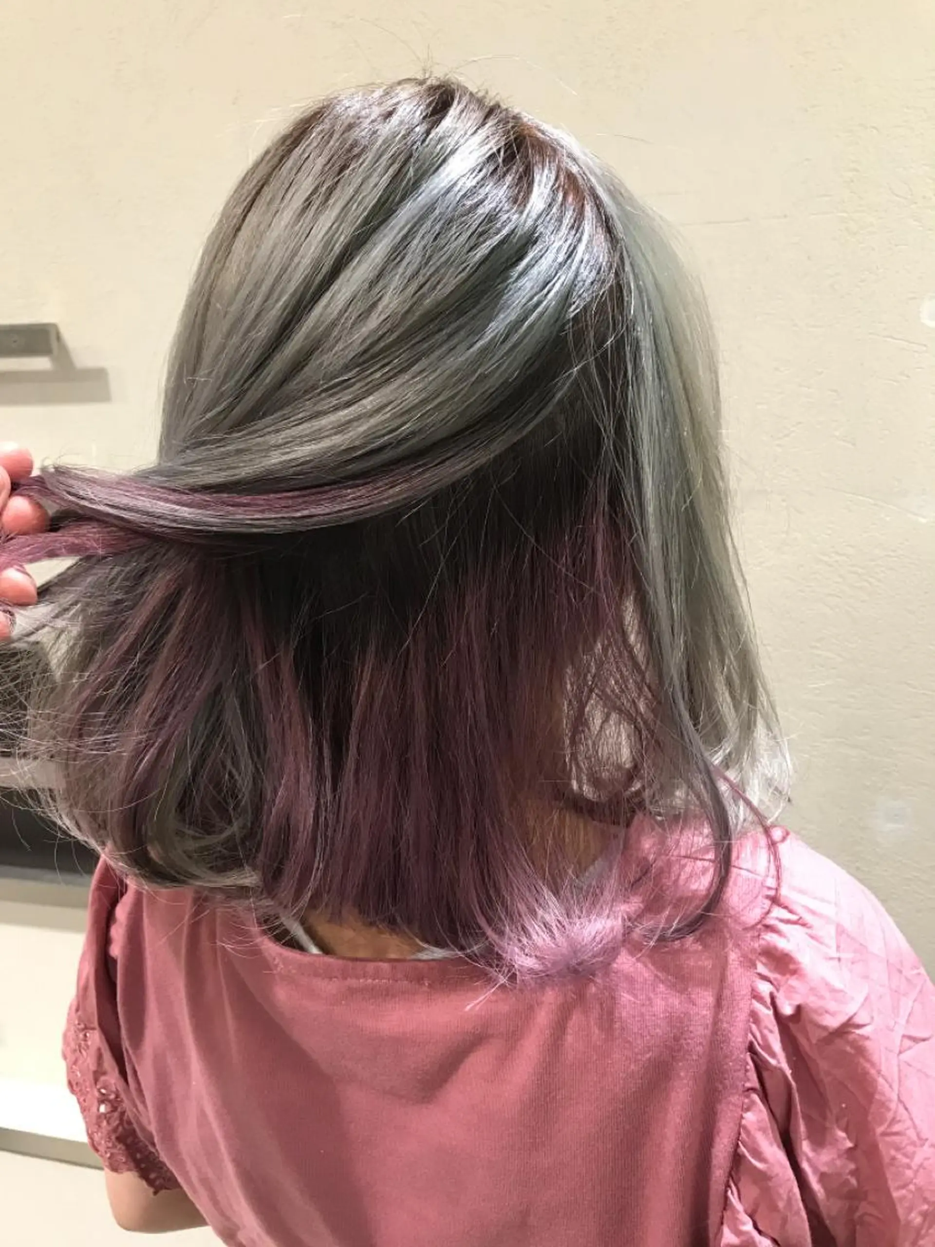 ショート カラー アッシュ アッシュグレー アッシュグレージュ バレイヤージュ ベージュカラー AMI Hair  supply所属・髪質改善カラー韓国風 レイヤーtudaのヘアスタイル