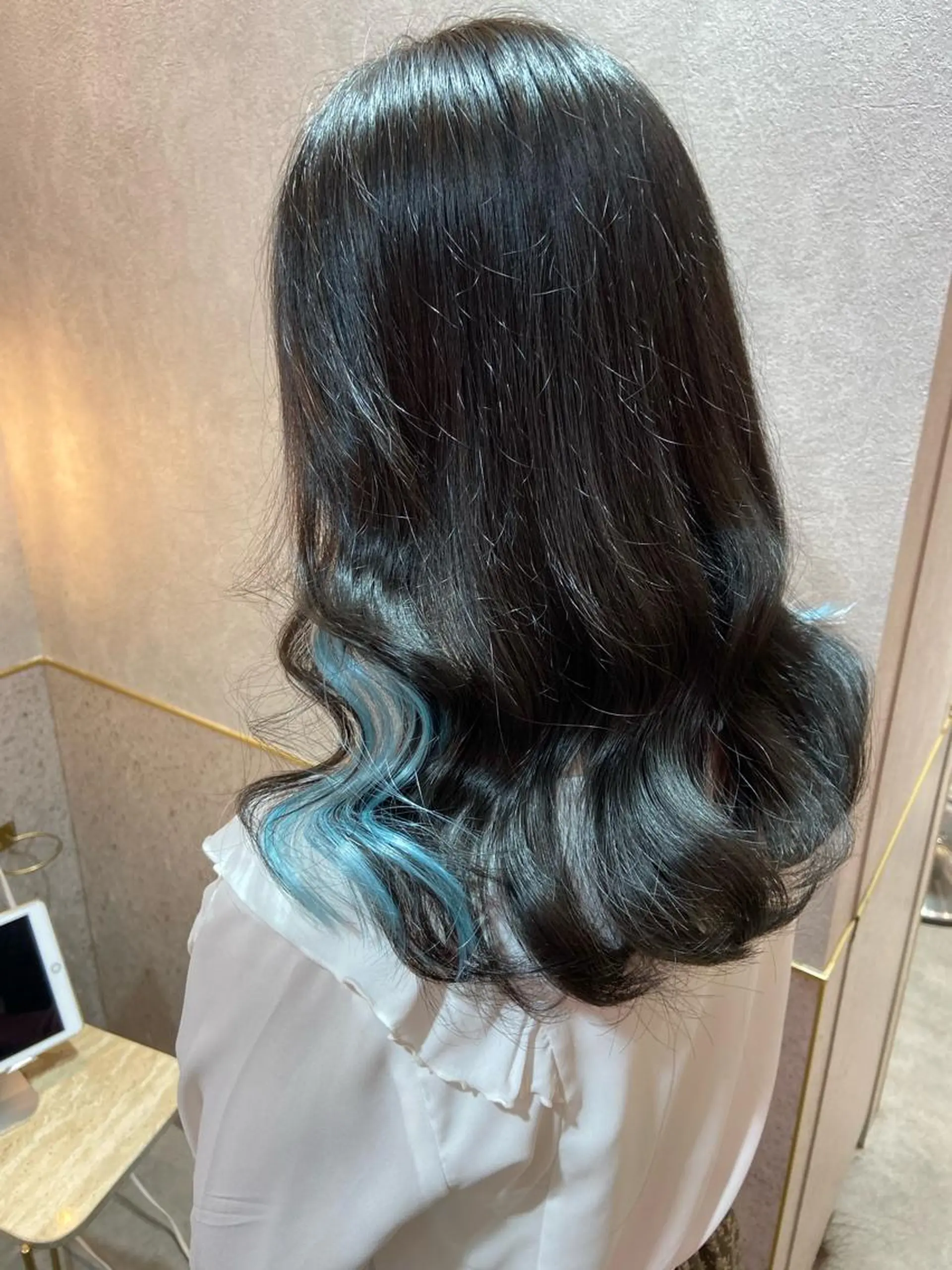 ミディアム カラー シールエクステ 黒髪 ブルーカラー ブルーブラック ダークグレー ヘアカラー トリートメント エクステ 新宿/韓国ヘア 中明度カラー/かやのヘアスタイル