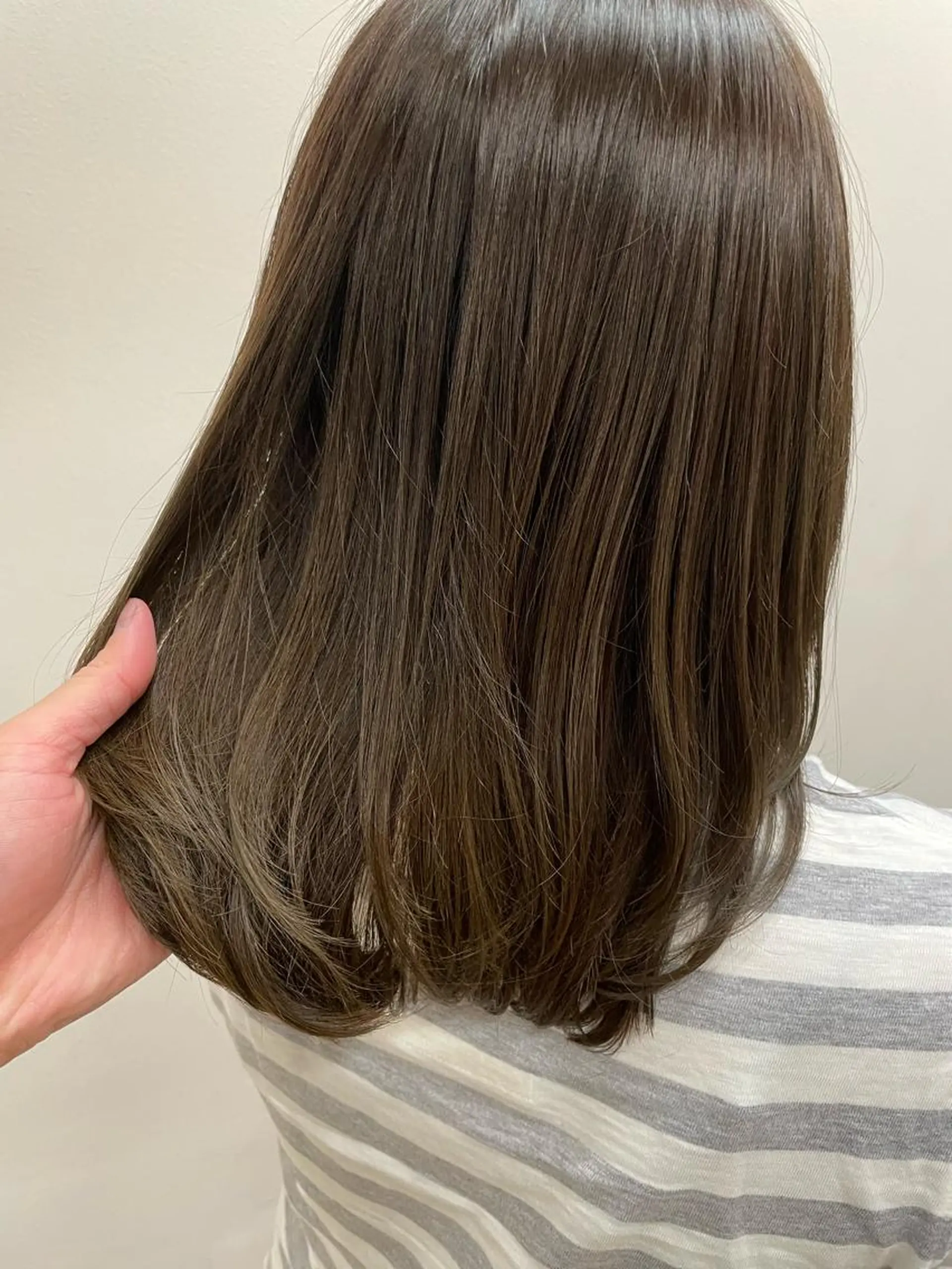 セミロング 岡本 拡夢のヘアスタイル