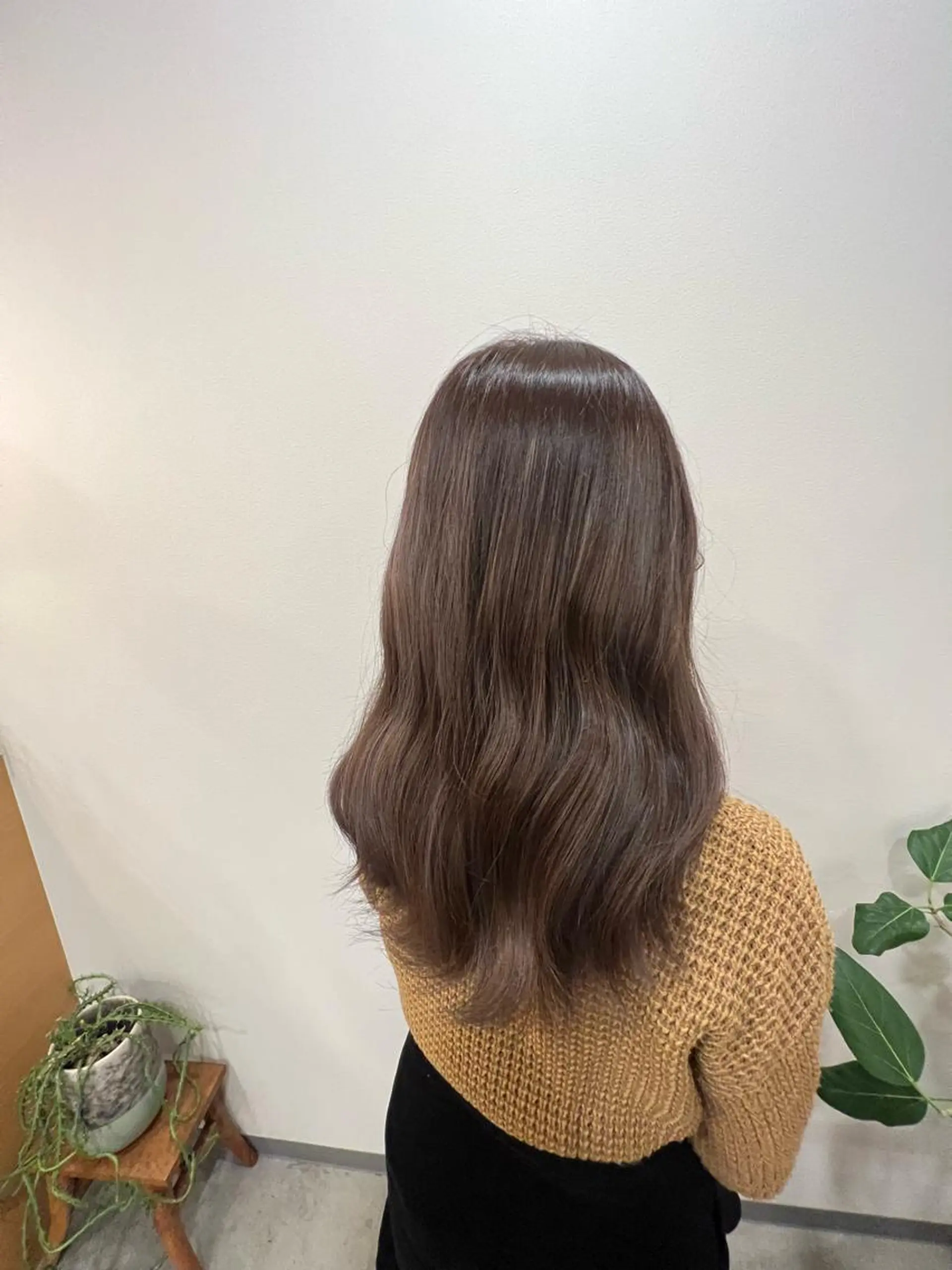 ロング カラー ベージュカラー ヘアカラー LEBEN所属・今田 飛奈のヘアスタイル