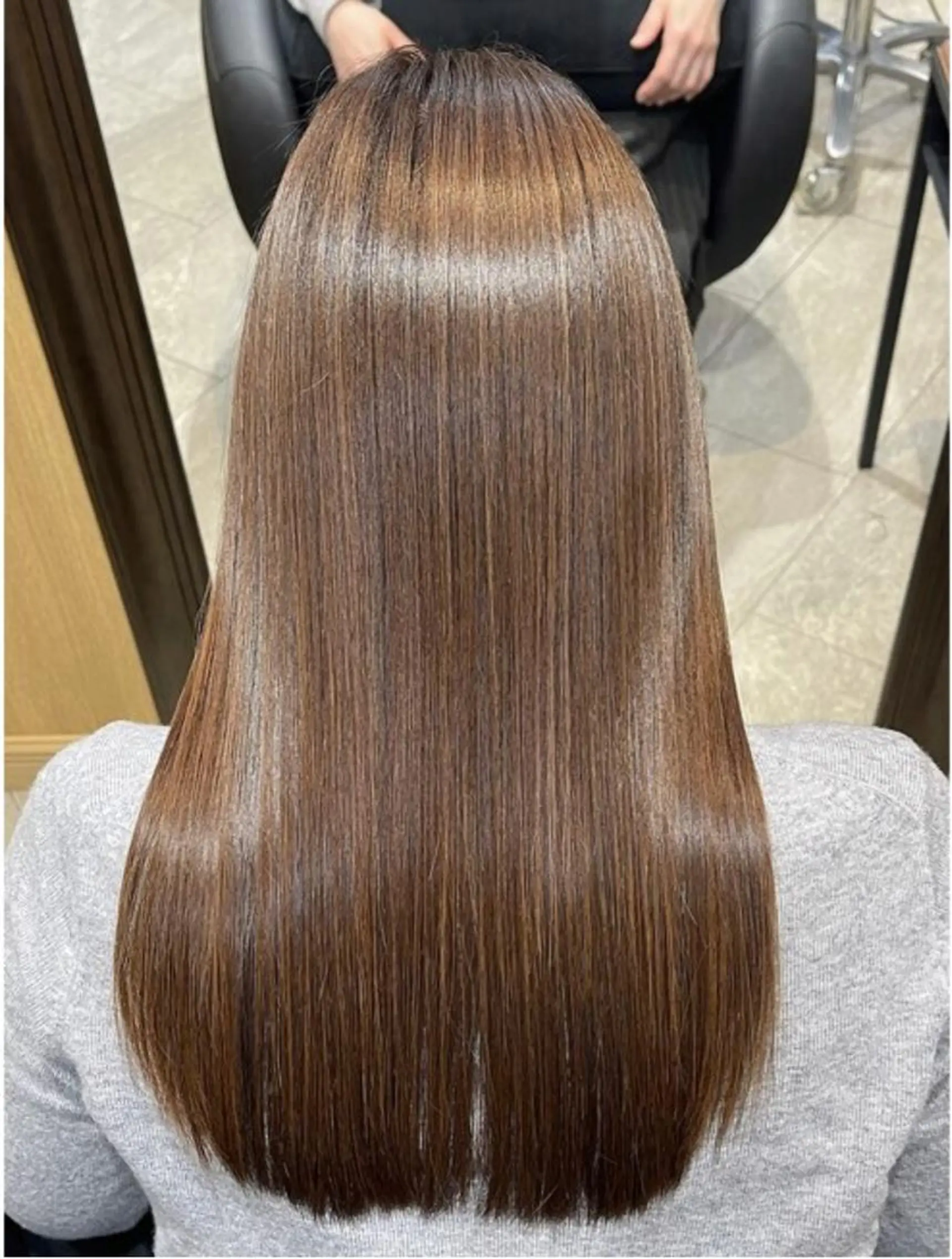 ロング broteなかもず 【髪にドラマを】のヘアスタイル