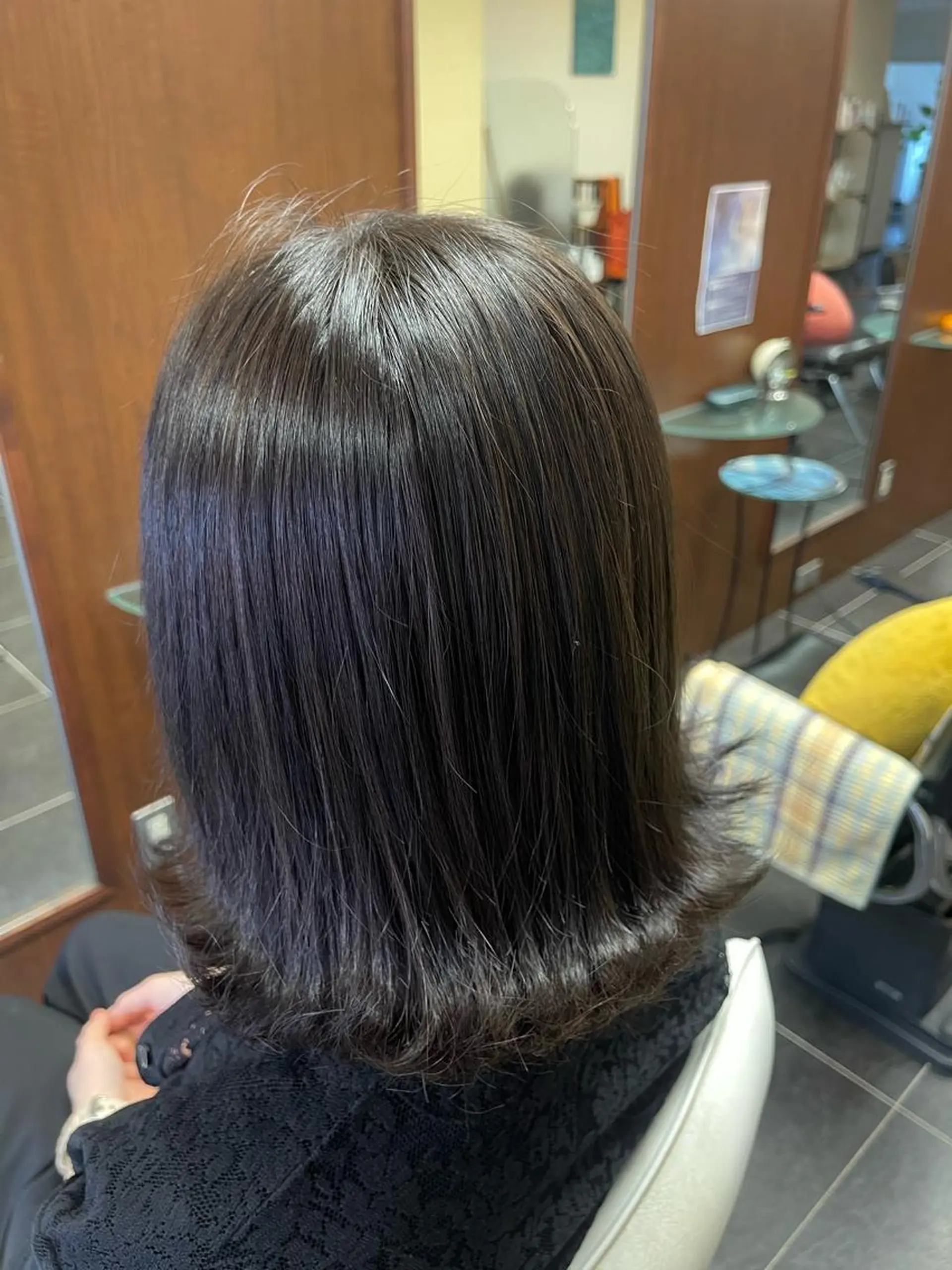 ミディアム カラー 黒髪 グレーブラック かな 🐹のヘアスタイル