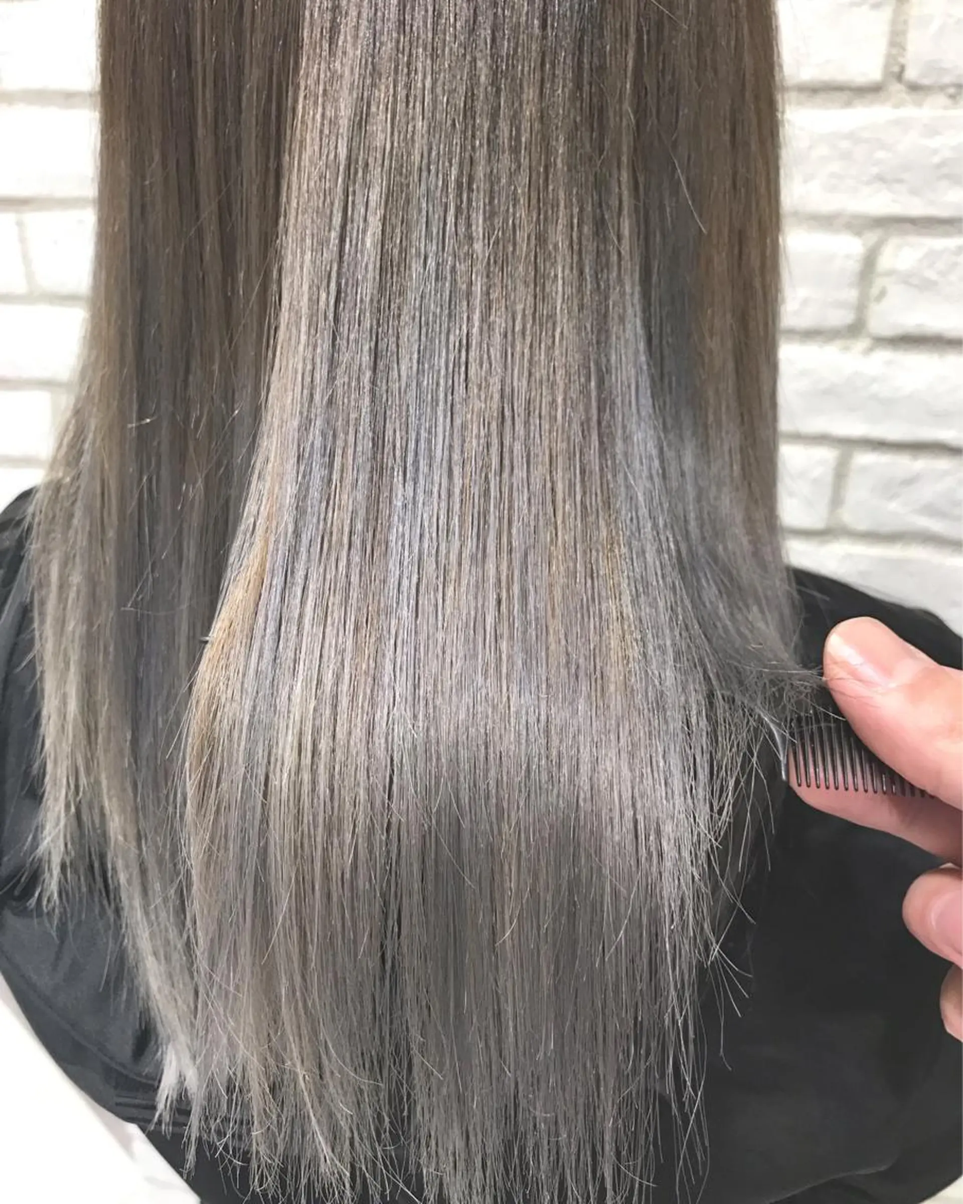 セミロング カラー ブリーチ Ash 戸田公園店のヘアスタイル