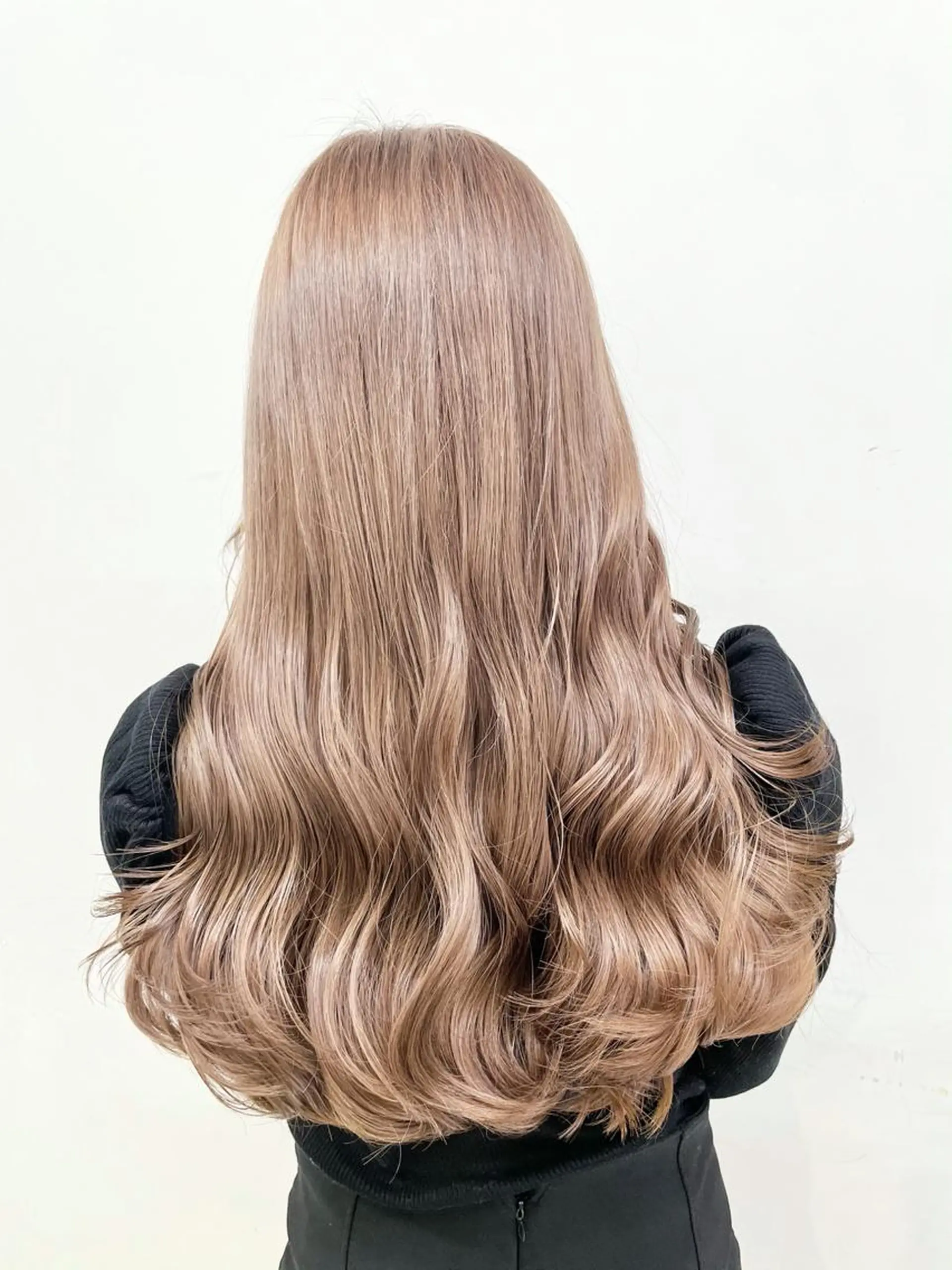 ロング カラー 🩵ハイトーン 美咲🩵のヘアスタイル