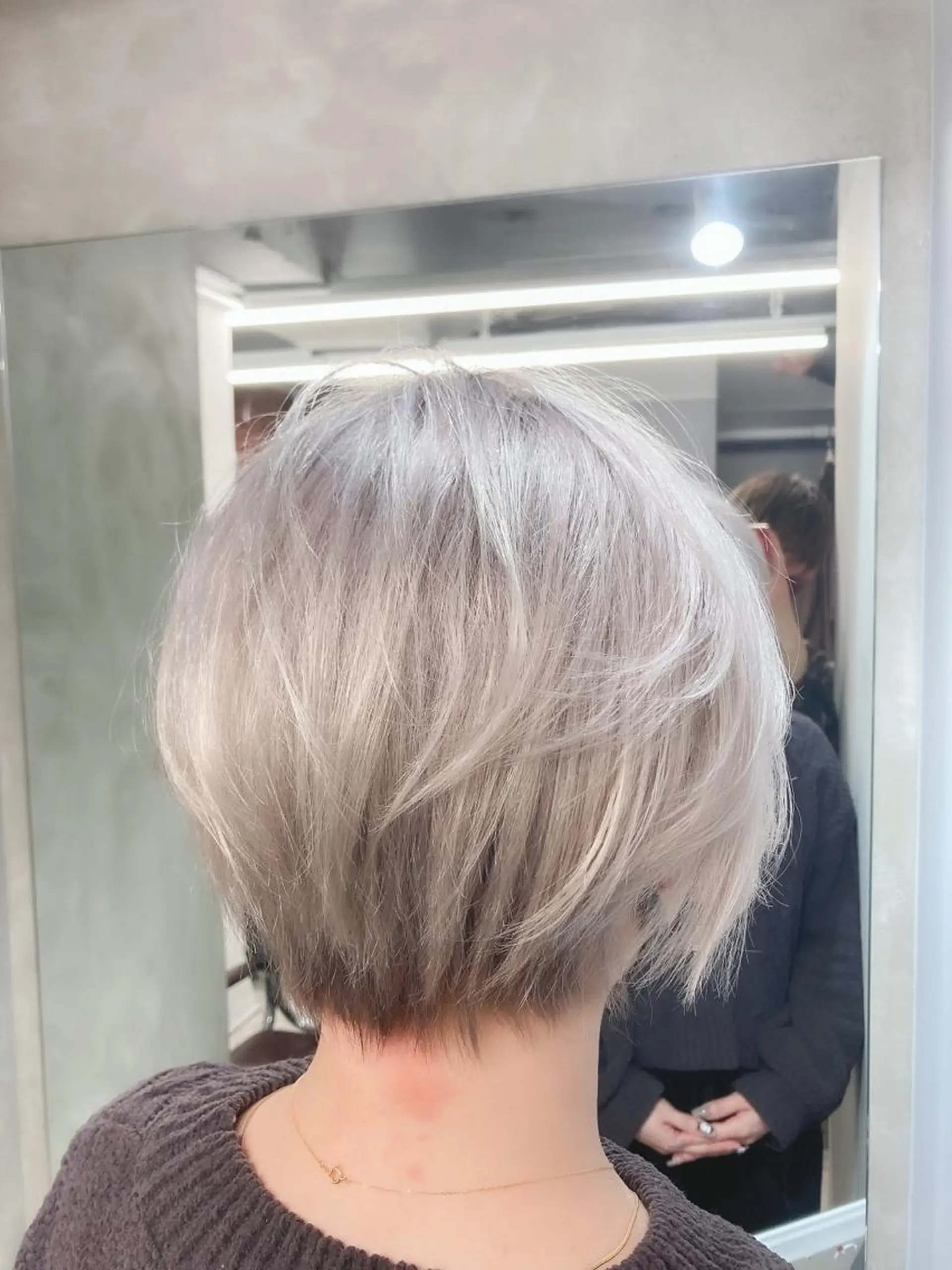 ショート カラー ハイトーンカラー ✨美髪矯正×髪質改善 🍎カイト🍎渋谷のヘアスタイル