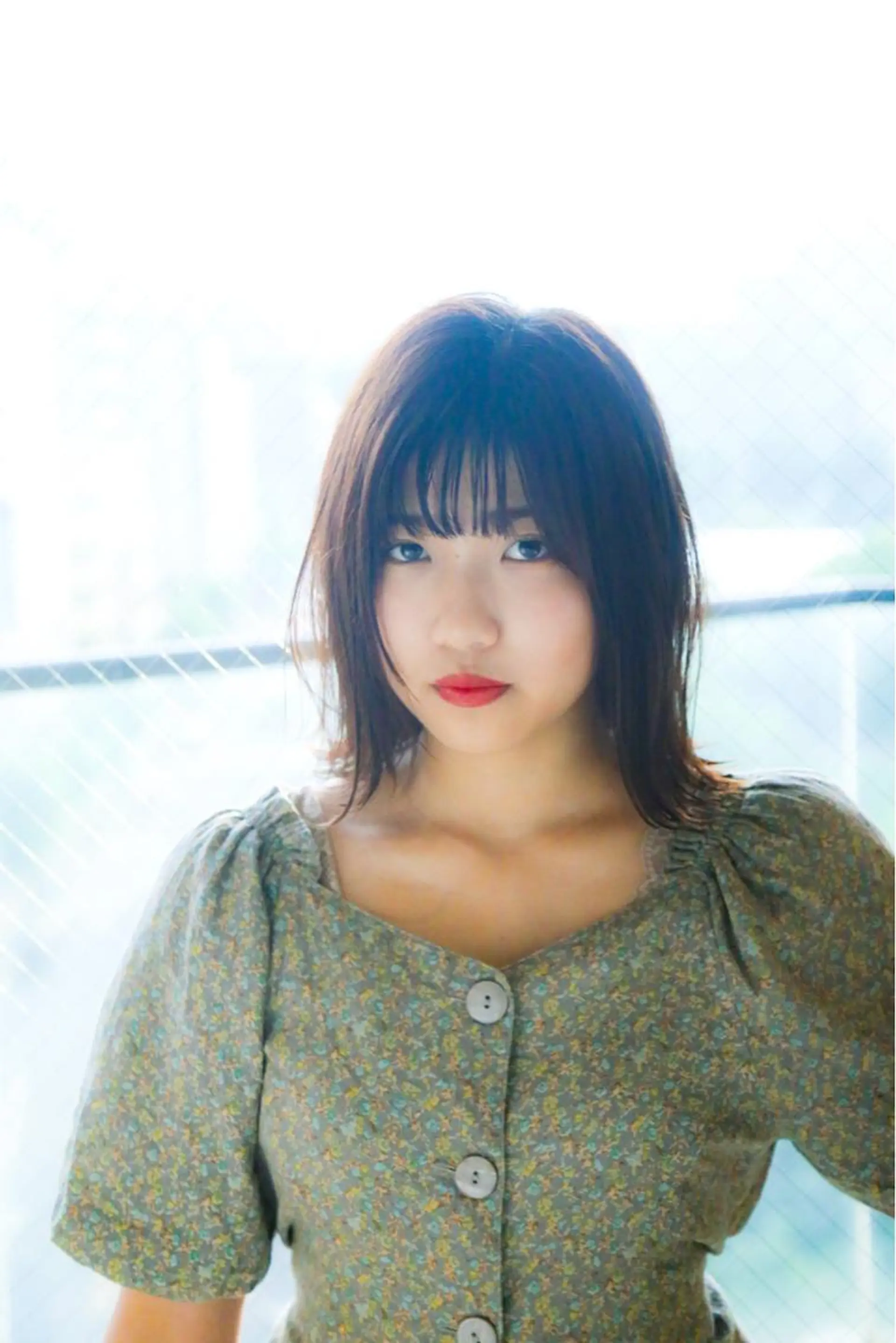 ミディアム 外ハネヘア カット ヘアカラー トリートメント TAI透明カラー 柔らかい縮毛矯正のヘアスタイル