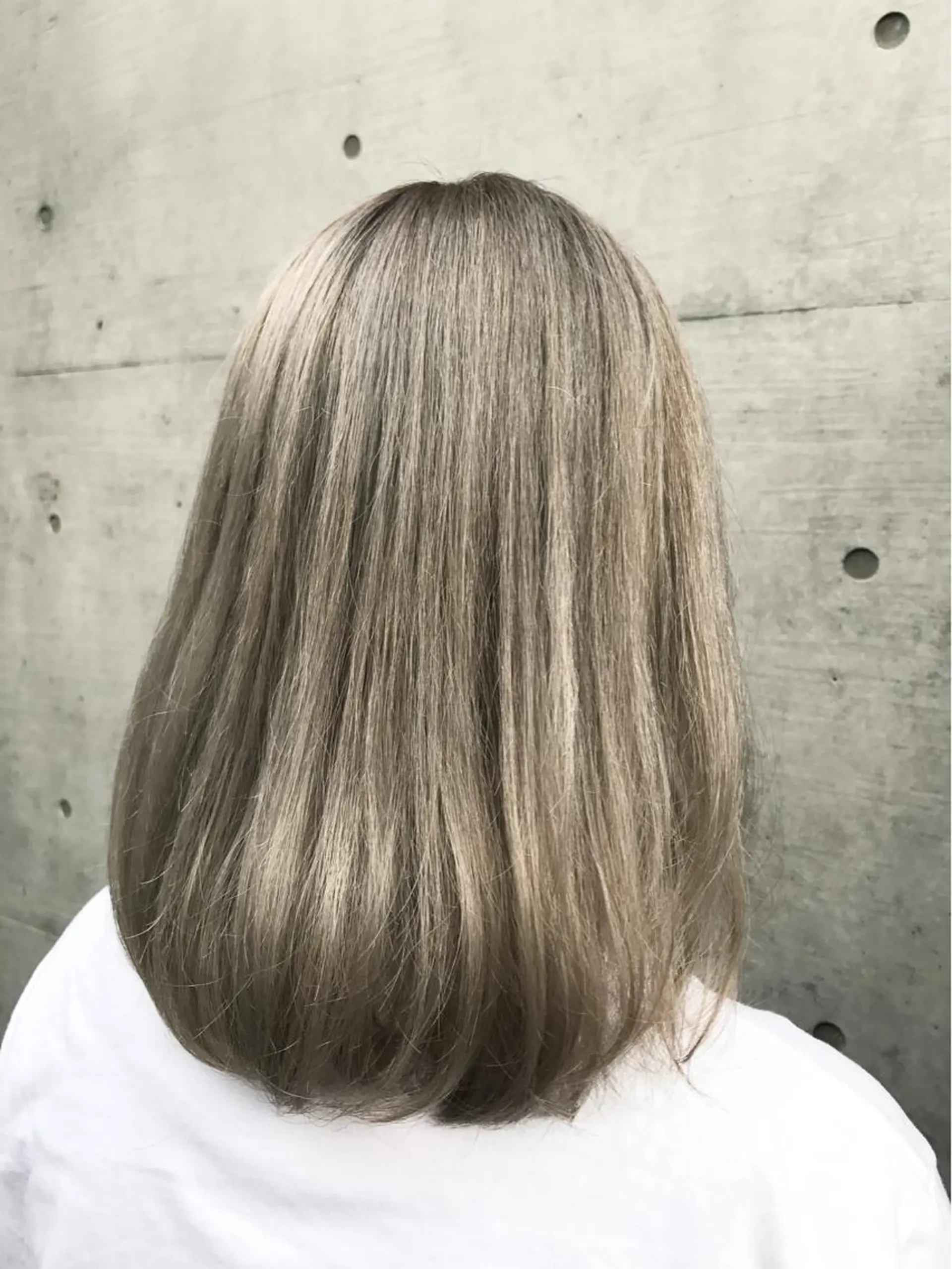 ミディアム カラー アッシュ ベージュカラー ブリーチ 透明感カラー 外国人風カラー ミニモお気に入り数 No.1宍戸雄弥のヘアスタイル