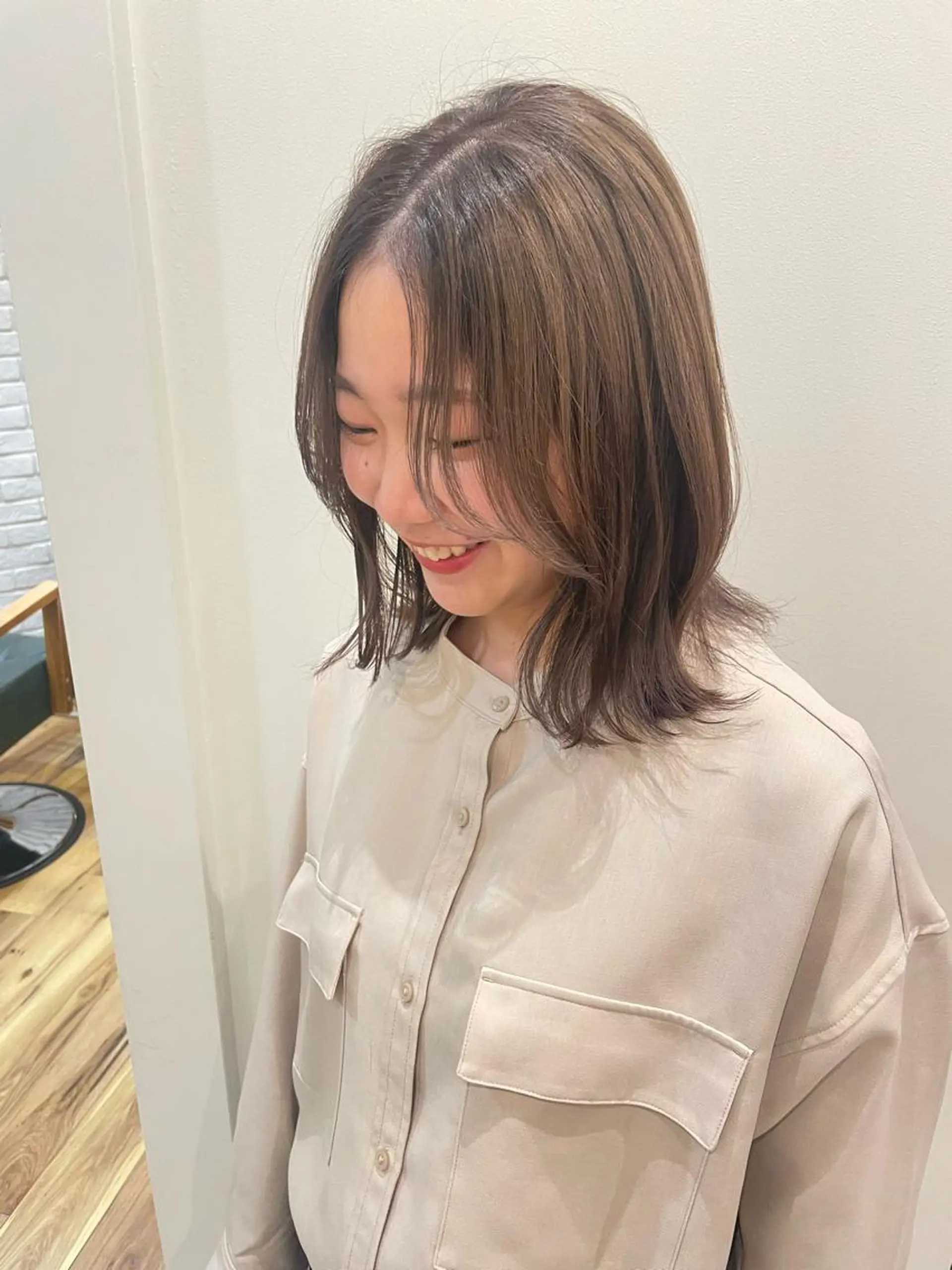 ミディアム カラー ベージュカラー ブリーチ ハイトーンカラー カット ヘアカラー トリートメント 田島 仁美のヘアスタイル