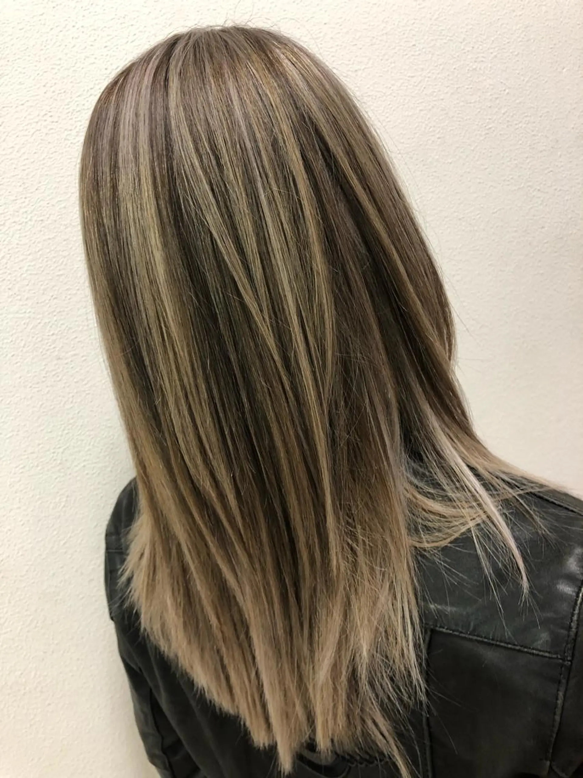 セミロング カラー 田鎖 英樹のヘアスタイル