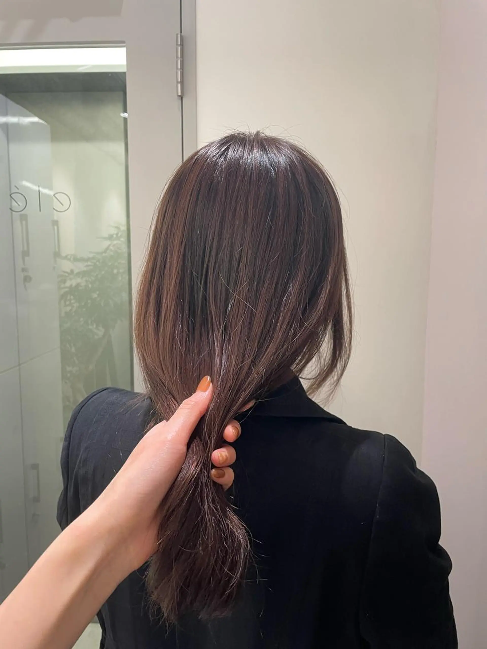 セミロング 安達 萌花のヘアスタイル