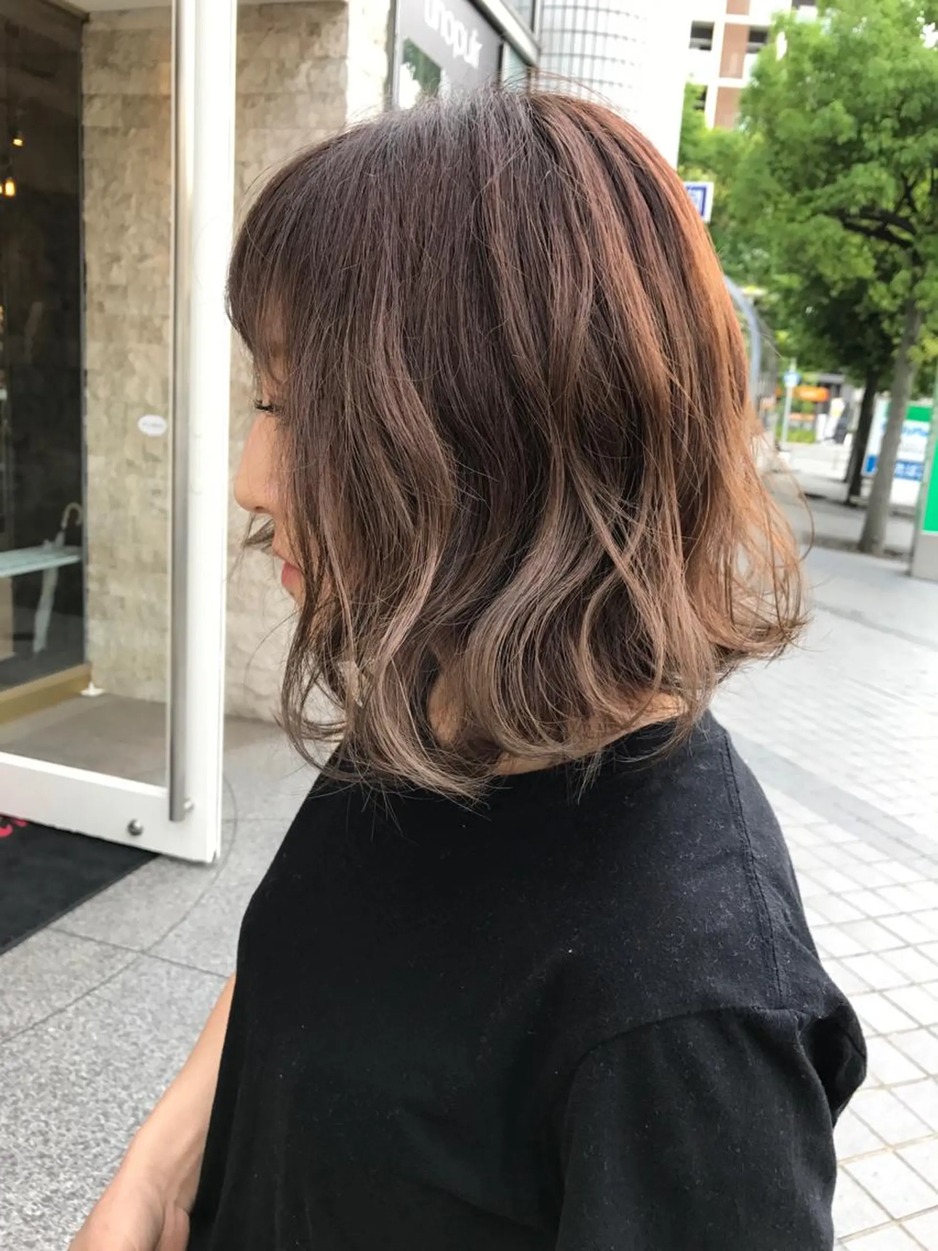 ミディアム カラー ヘアアレンジ 切りっぱなしボブ アッシュ ベージュカラー ボブ カット トリートメント ヘッドスパ パーソナルカラー☆ 永尾拓也のヘアスタイル