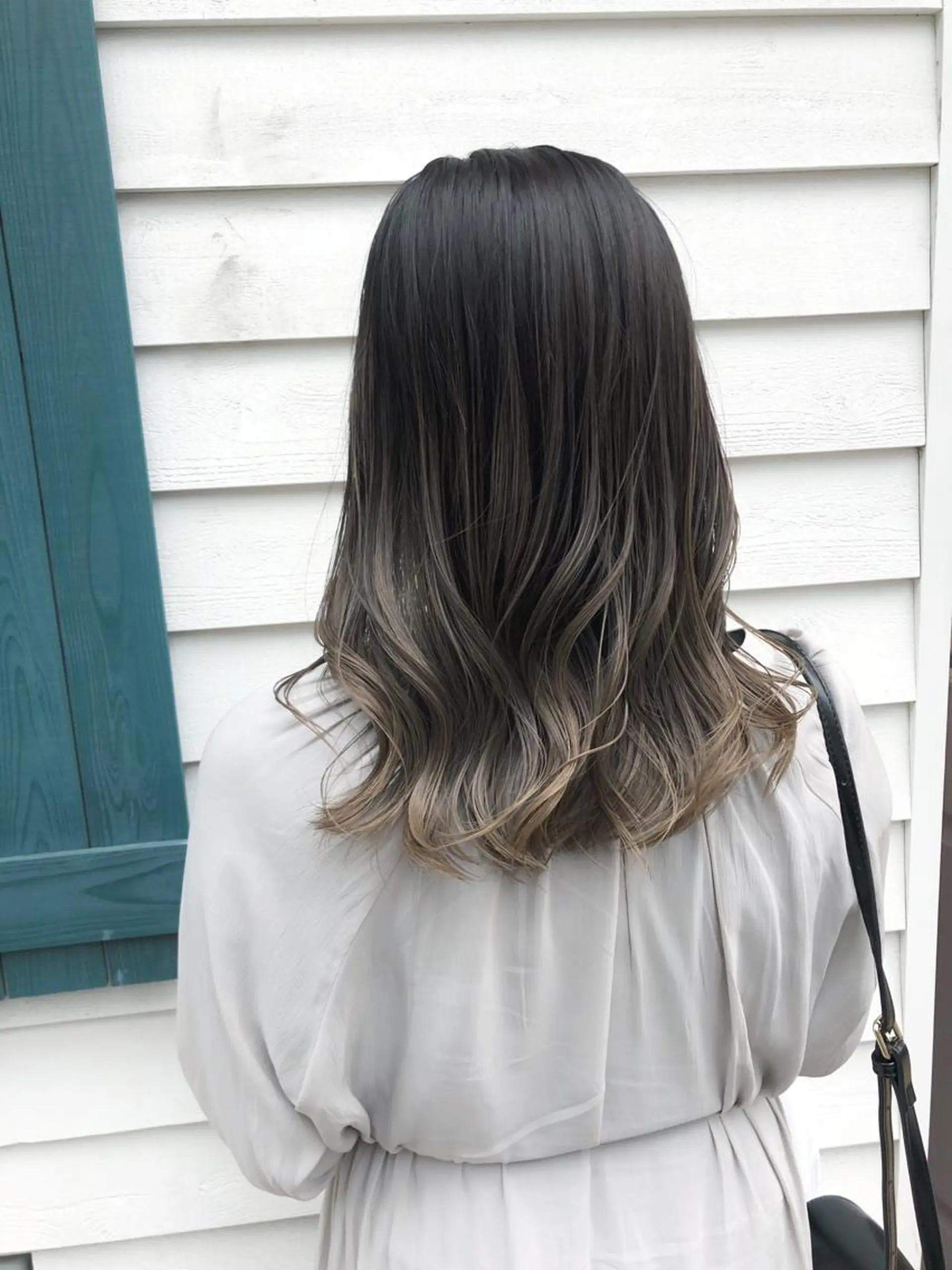 セミロング カラー グラデーションカラー ヘアカラー 山崎 俊介のヘアスタイル