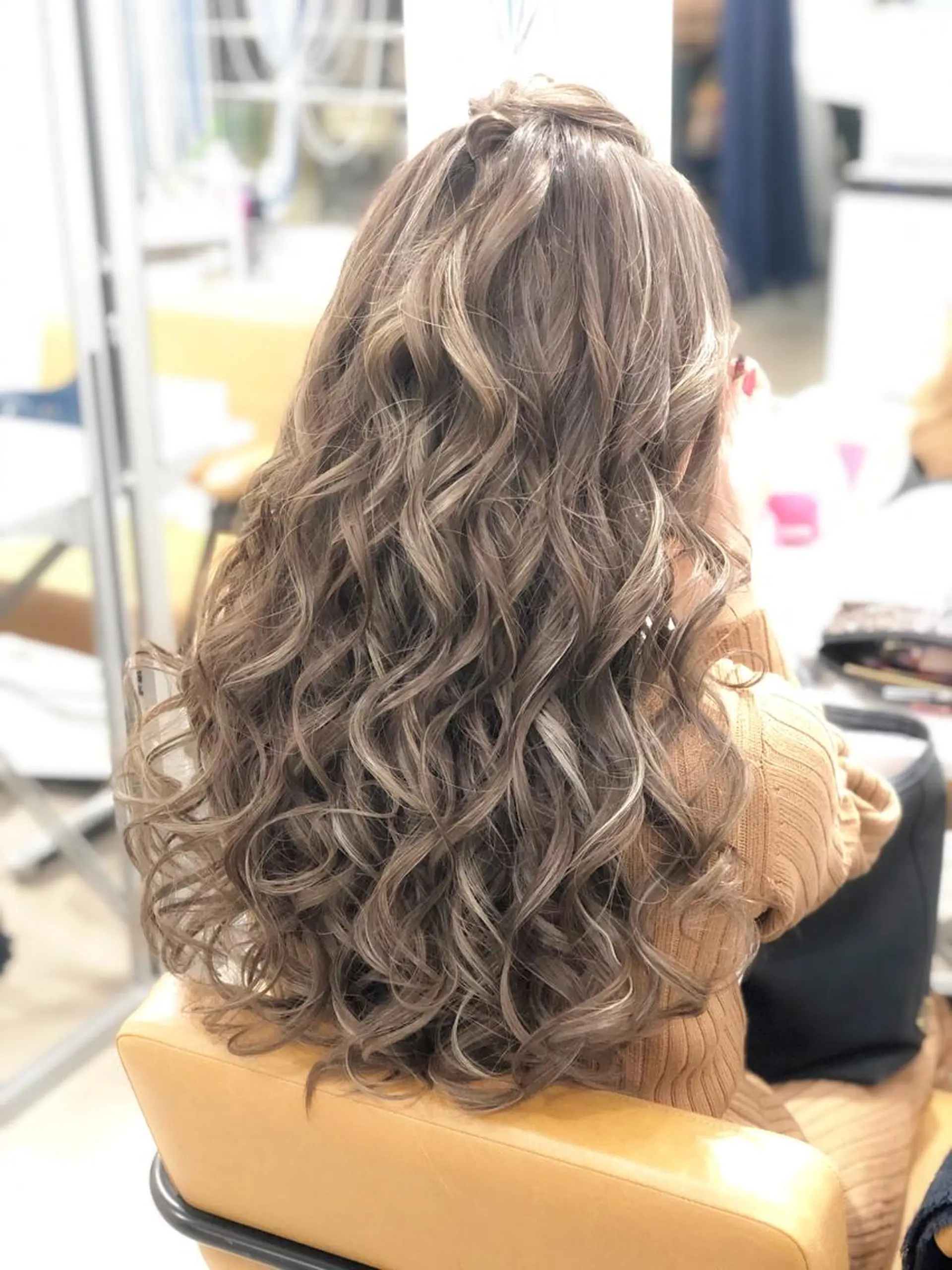ロング laera 佐藤のヘアスタイル