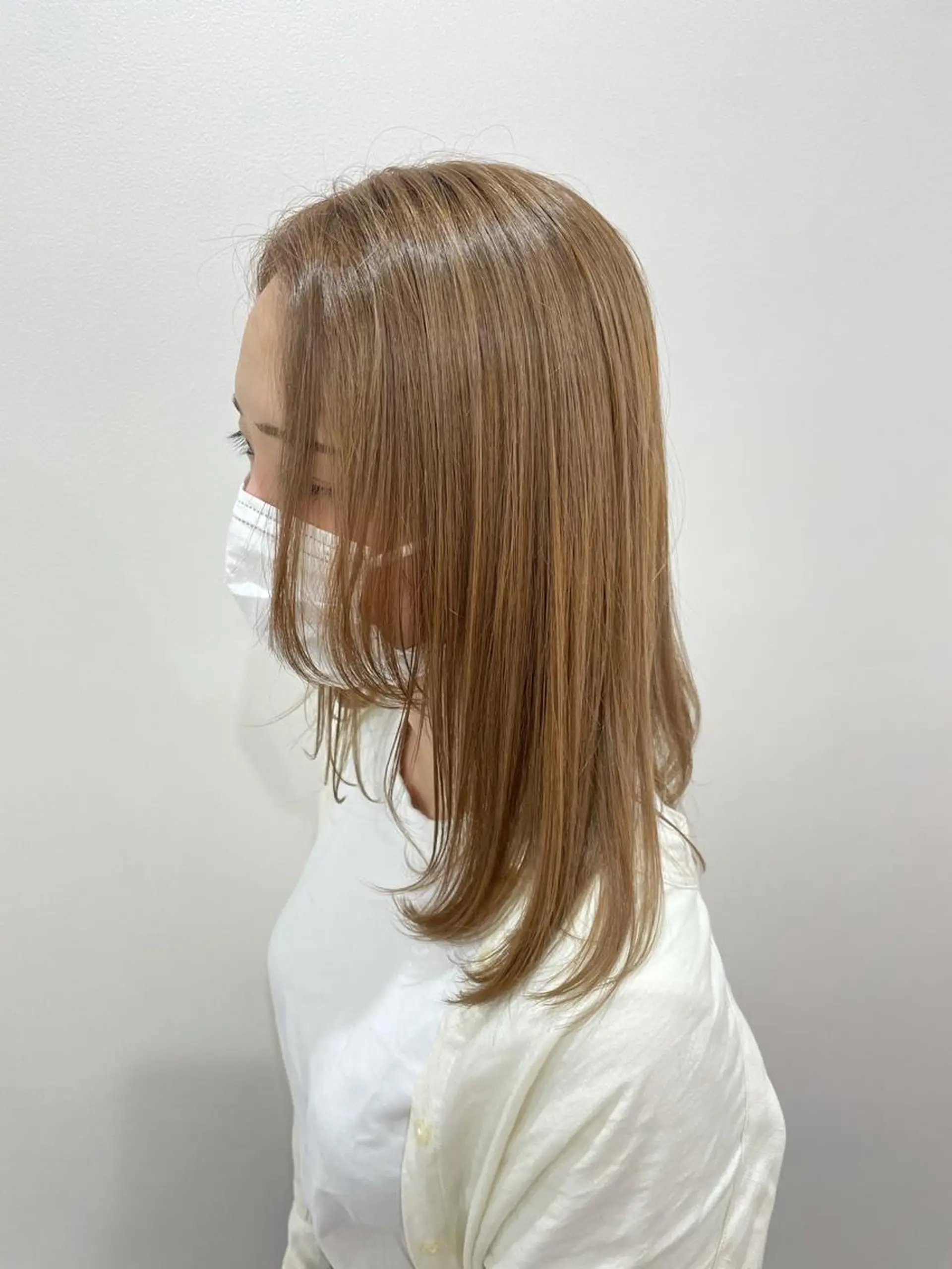 ミディアム カラー akane .のヘアスタイル