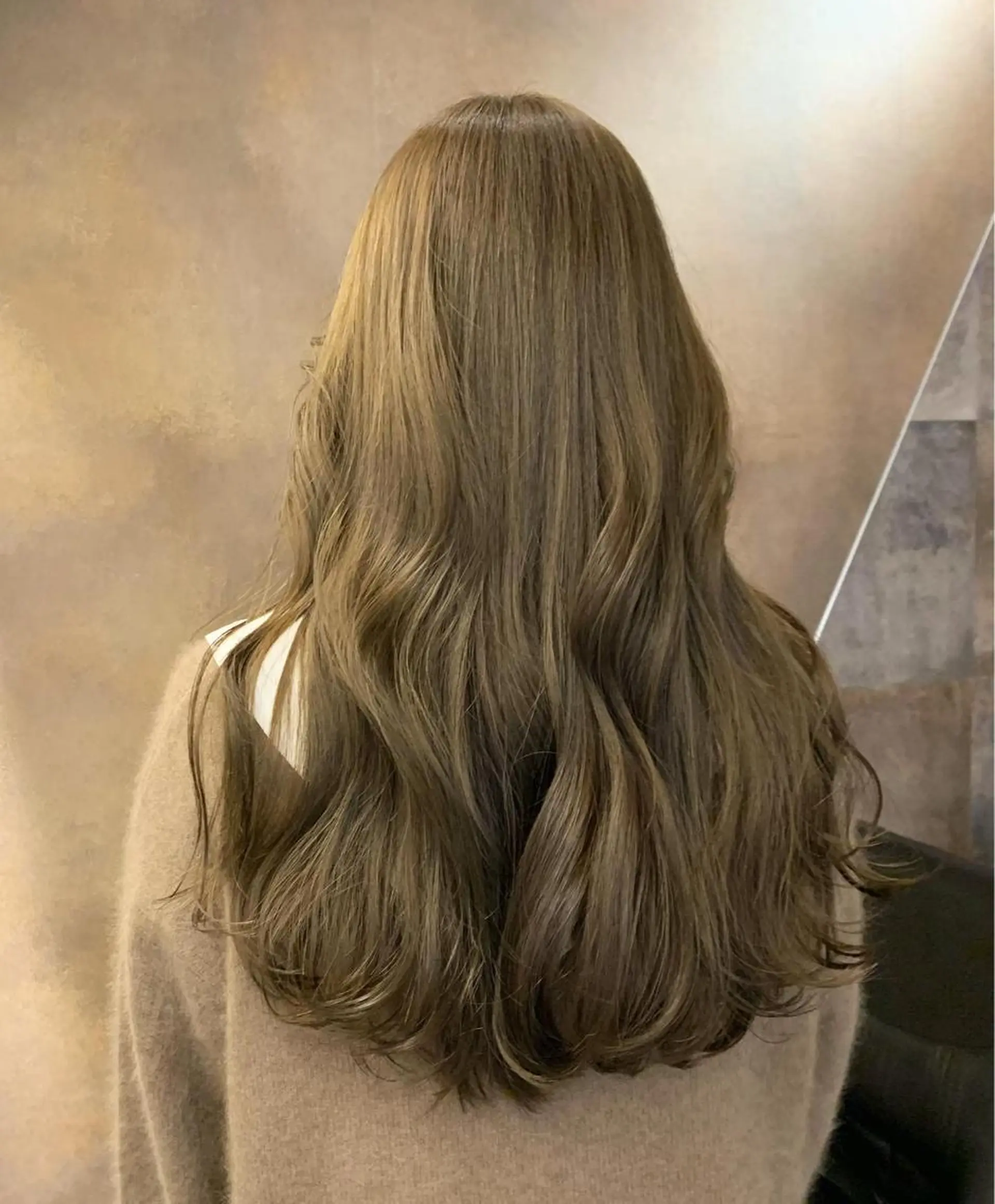 ロング カラー SAKINO. ベージュカラーのヘアスタイル