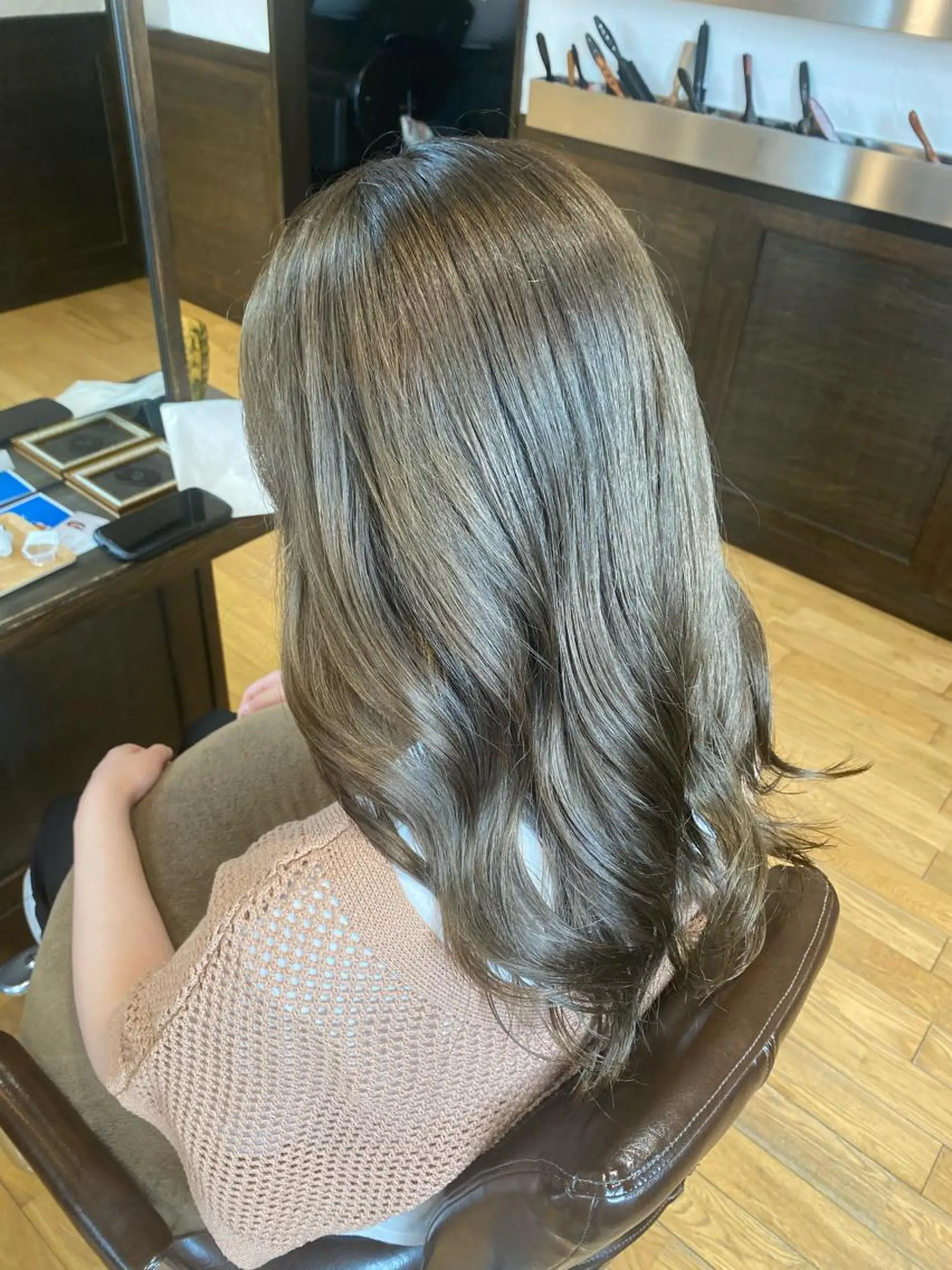 ショート カラー グレージュ オリーブグレージュ オリーブグレー 小野 茉奈美のヘアスタイル