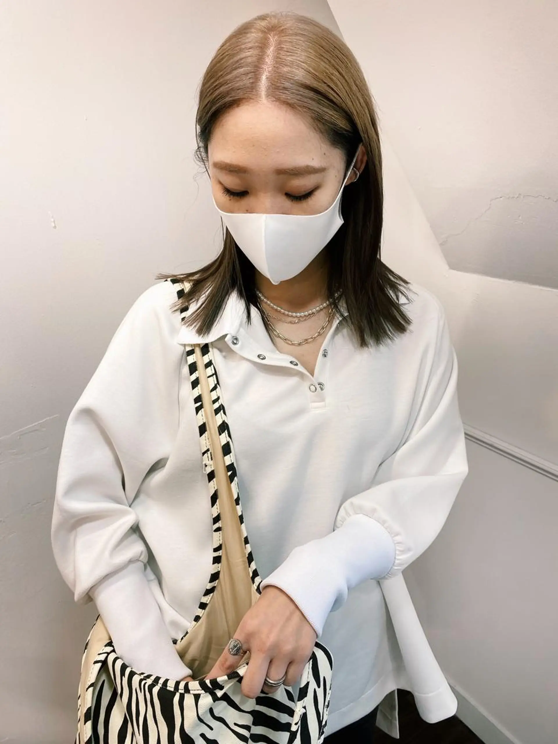 ミディアム カラー 切りっぱなしボブ ショートボブ ミディアムパーマ ベージュカラー ブリーチ 🧡色落ちまで2度綺 麗なカラー🧡ヨシキのヘアスタイル