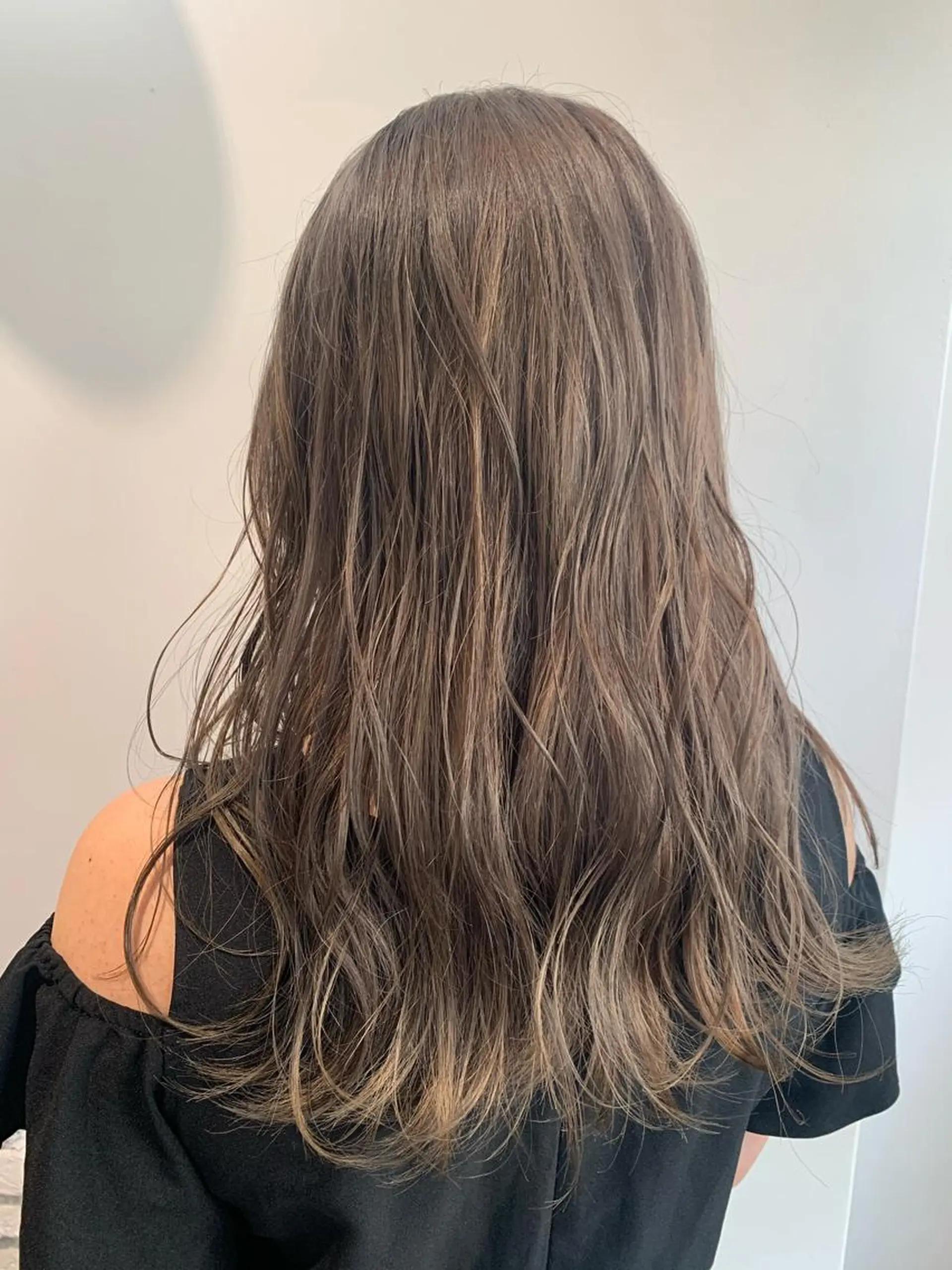 セミロング カラー 透明感カラー グレージュ &SONS 小林亨のヘアスタイル