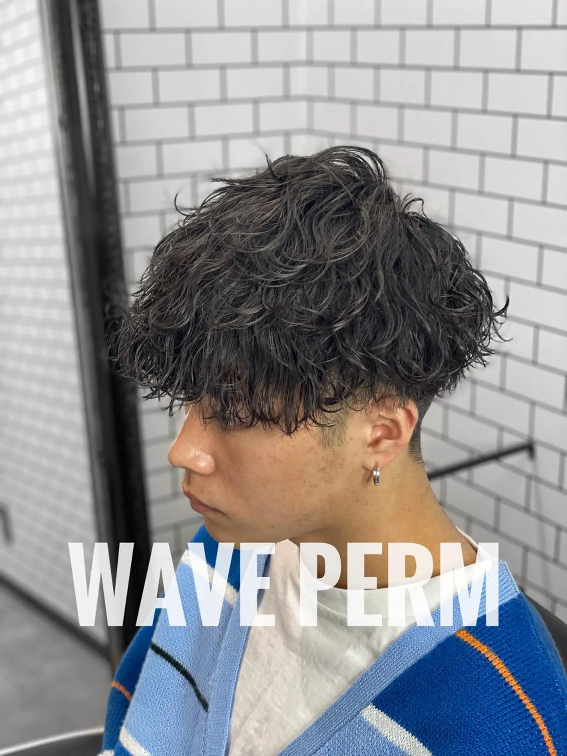 ミディアム パーマ メンズ ミディアムパーマ アップバング メンズブリーチ センターパート フェードカット 🔥メンズ特化🔥 谷口力哉のヘアスタイル