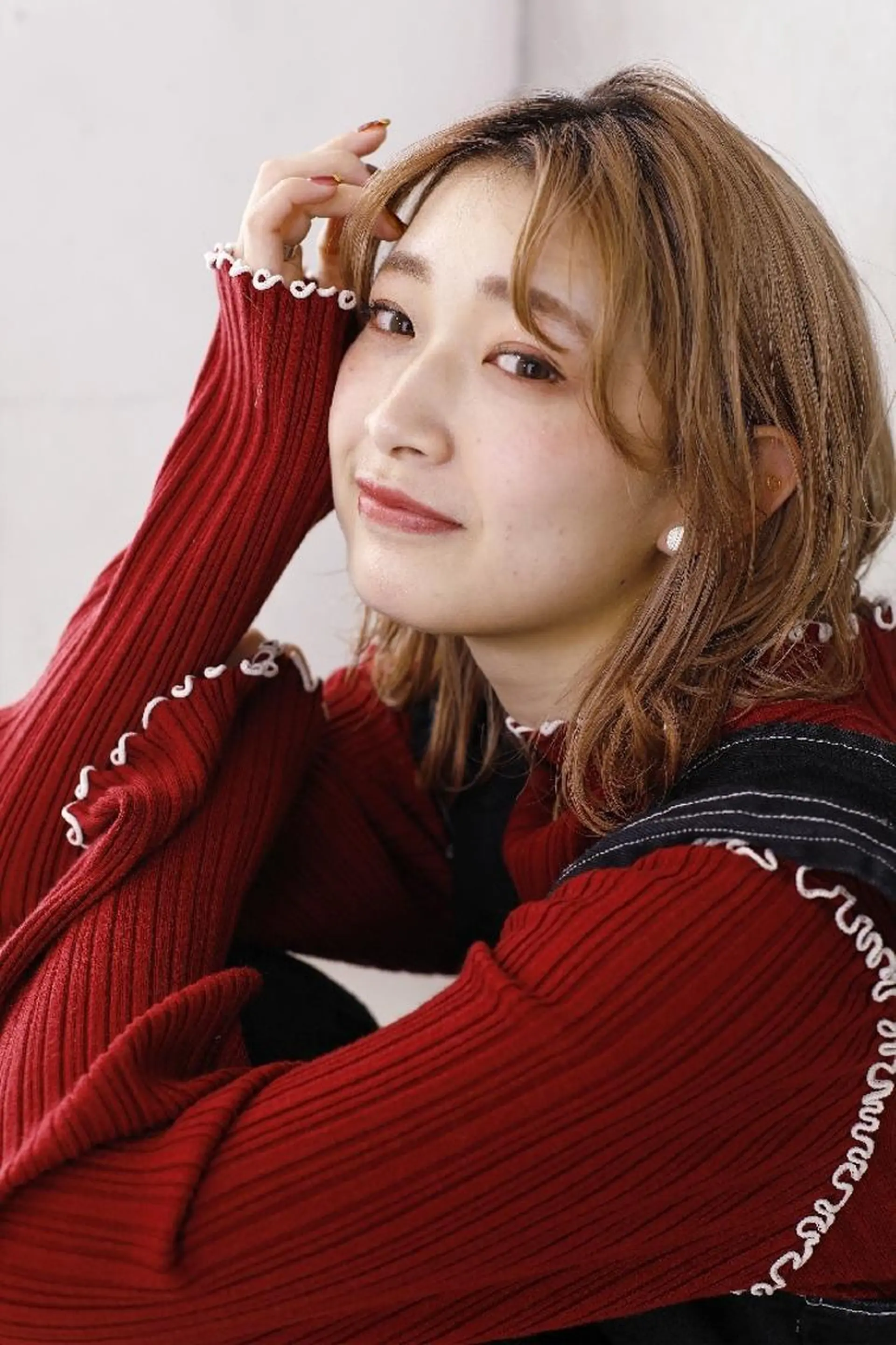 ミディアム カラー アッシュ ブリーチ ケアブリーチ ミルクティーアッシュ カット ヘアカラー トリートメント 尾野 恭平のヘアスタイル