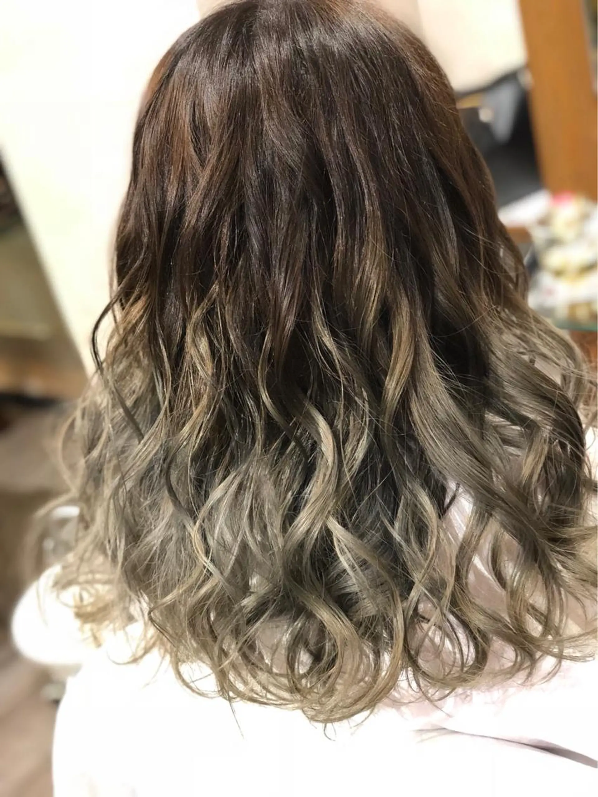 ミディアム カット ヘアカラー トリートメント 西村 雄二/エクステのヘアスタイル